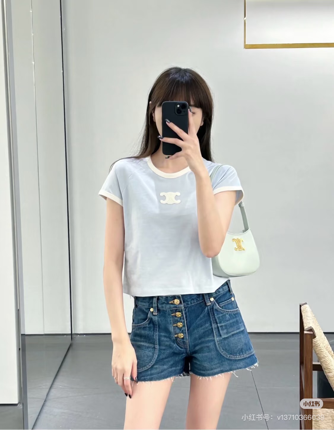 NO:753407,Celin’s house!  Counter style!  Contrast color round neck short-sleeved T-shirt with Arc de Triomphe logo embroidered on the chest!  All three standards are complete!  Two colors!  Size S/M/L, shipped from stock!  (M size bust 92, length 54),,celine,T-shirt,tees,t-shirt,19860909Celin家！专柜款！胸前凯旋门logo图案刺绣撞色圆领短袖T恤！三标齐全！两色！码数S/M/L,现货发！(M码胸围92衣长54),,celine,T-shirt,tees，t-shirt,,Women's clothing