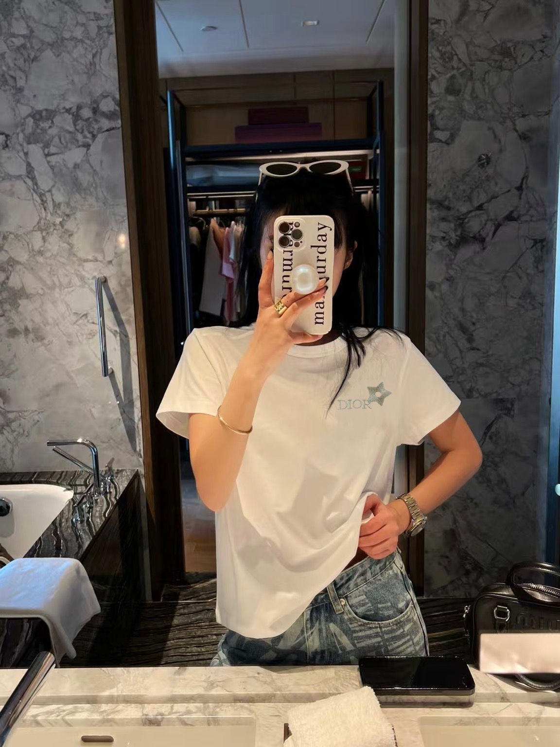 NO:757924,Dio*Dijia!  High version!  Round neck mercerized cotton short-sleeved T-shirt with five-star pattern and letter logo embroidered on the chest!  All three standards are complete!  White black!  Size S/M/L, shipped from stock!  (M size bust 96, length 58),, dior, dior, T-shirt, tees, t-shirt,19860909Dio*迪家！高版本！胸前刺绣字母logo五星图案圆领丝光棉短袖T恤！三标齐全！白色黑色！码数S/M/L,现货发！(M码胸围96衣长58),,dior,dior,T-shirt,tees，t-shirt,,Women's clothing