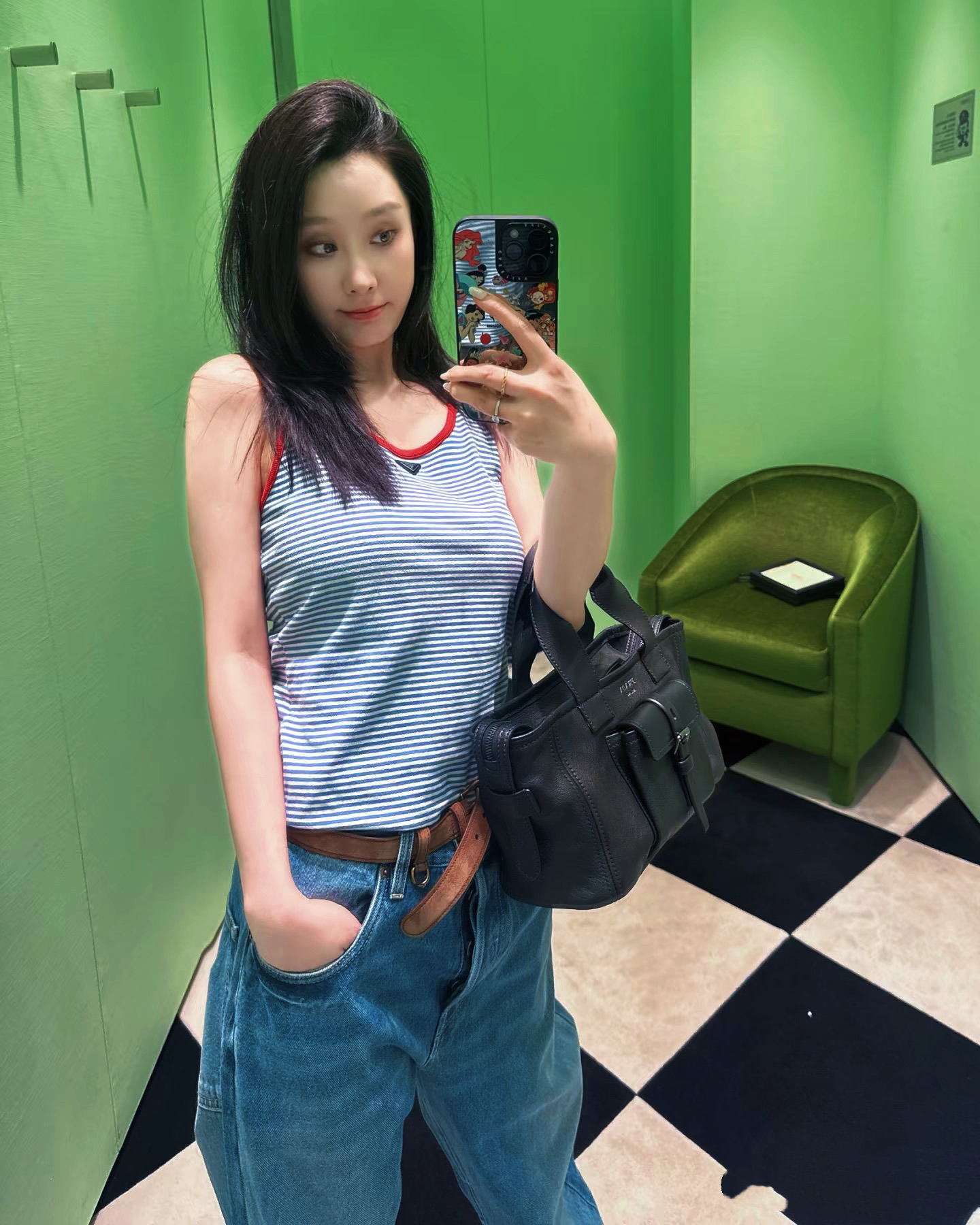 NO:761000,Pra Pujia!  Counter style!  Sleeveless vest with contrasting stripes and classic letter logo triangle pattern on the chest!  All three standards are complete!  Size S/M/L, shipped from stock!  (M size bust 82, length 57),, prada, prada,19860909Pra普家！专柜款！胸口经典字母logo三角标图案撞色条纹无袖背心！三标齐全！码数S/M/L,现货发！(M码胸围82衣长57),,prada,prada,,Women's clothing