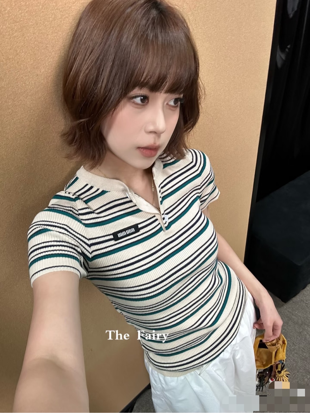 NO:761005,MiuMiaojia!  Counter style!  Customized letter logo button chest badge round neck striped stretch slimming knitted top!  All three standards are complete!  Code number 36/38/40, ready for delivery!  (size 38, bust 68, length 55),,miumiu,19860909Miu缪家！专柜款！定制字母logo钮扣胸前徽章圆领条纹弹力显瘦针织上衣！三标齐全！码数36/38/40,现货发！(38码胸围68衣长55),,miumiu,,Women's clothing