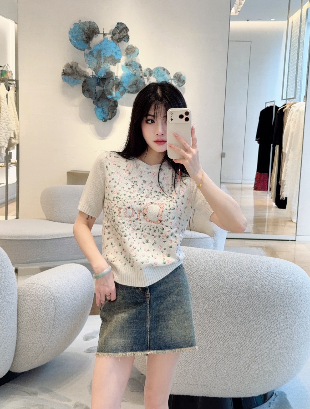 NO:799302,Dio*Dijia!  Counter style!  Heavy embroidery flower pattern letter logo round neck short-sleeved knitted top!  All three standards are complete!  So beautiful!  Size S/M/L, shipped from stock!  (M size bust 90, length 55),, dior, dior, T-shirt,19860909Dio*迪家！专柜款！重工刺绣花朵图案字母logo圆领短袖针织上衣！三标齐全！美爆了！码数S/M/L,现货发！(M码胸围90衣长55),,dior,dior,T-shirt,,Women's clothing