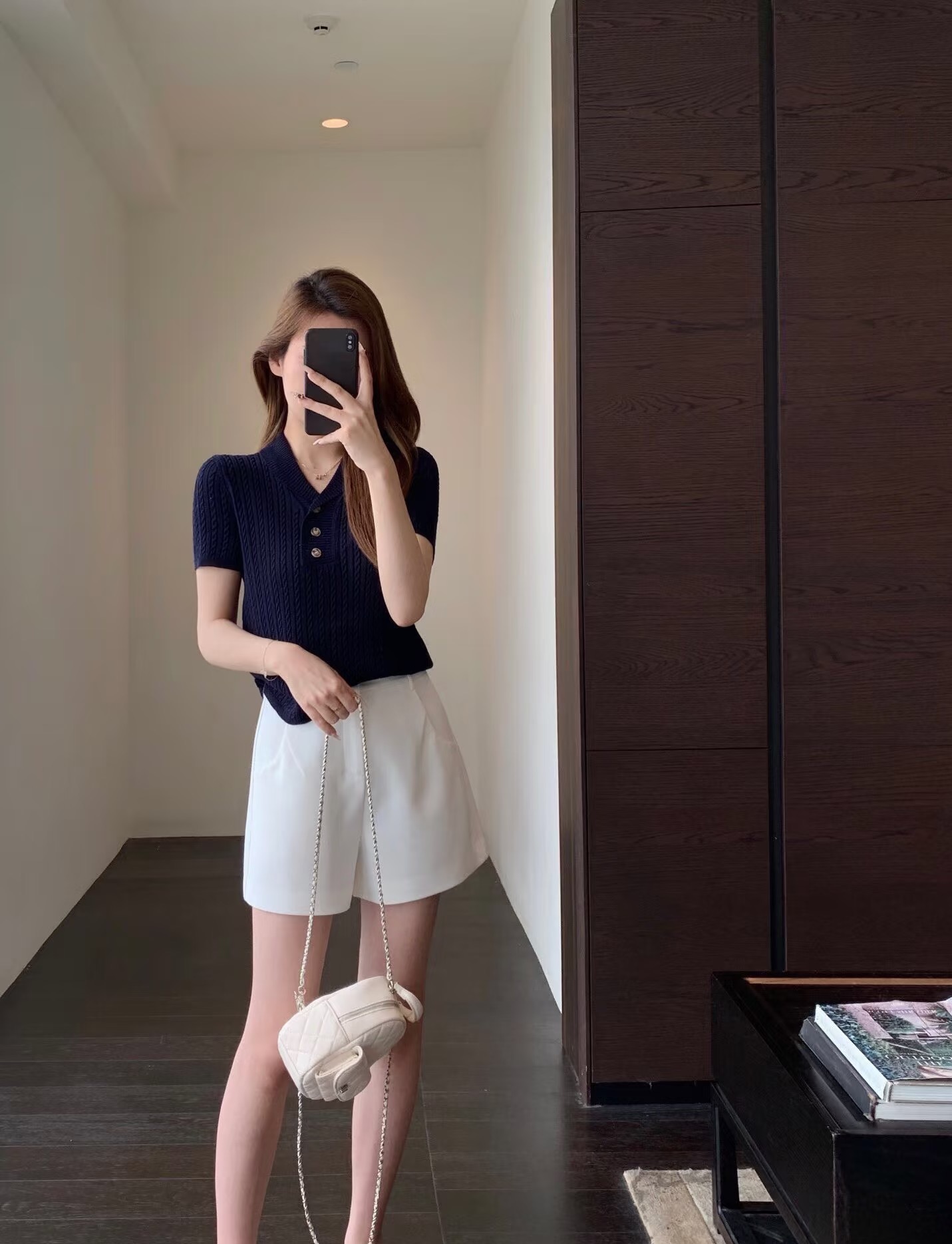 NO:943709,Dio*Dijia!  High version!  Customized letter logo button waist embroidered bee pattern lapel short-sleeved knitted top!  All three standards are complete!  White blue!  Code number 36/38/40, ready for delivery!  (size 38, bust 78, length 52),, dior, dior, T-shirt,19860909Dio*迪家！高版本！定制字母logo纽扣腰间刺绣蜜蜂图案翻领短袖针织上衣！三标齐全！白色蓝色！码数36/38/40,现货发！(38码胸围78衣长52),,dior,dior,T-shirt,,Women's clothing