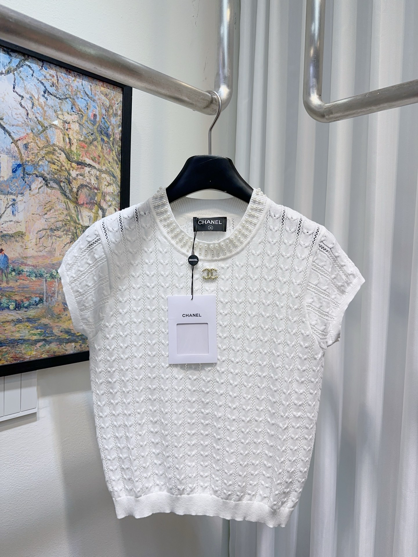 NO:926757,CC Xiaoxiang’s house!  So beautiful!  Beaded neckline and double C metal letter logo pattern hollow jacquard round neck short-sleeved top on the chest!  All three standards are complete!  White pink!  Code number 36/38/40, ready for delivery!  (size 38, bust 78, length 49),,chanel,T-shirt,19860909CC小香家！美爆了！领口钉珠胸口双C金属字母logo图案镂空提花圆领短袖上衣！三标齐全！白色粉色！码数36/38/40,现货发！(38码胸围78衣长49),,chanel,T-shirt,,Women's clothing