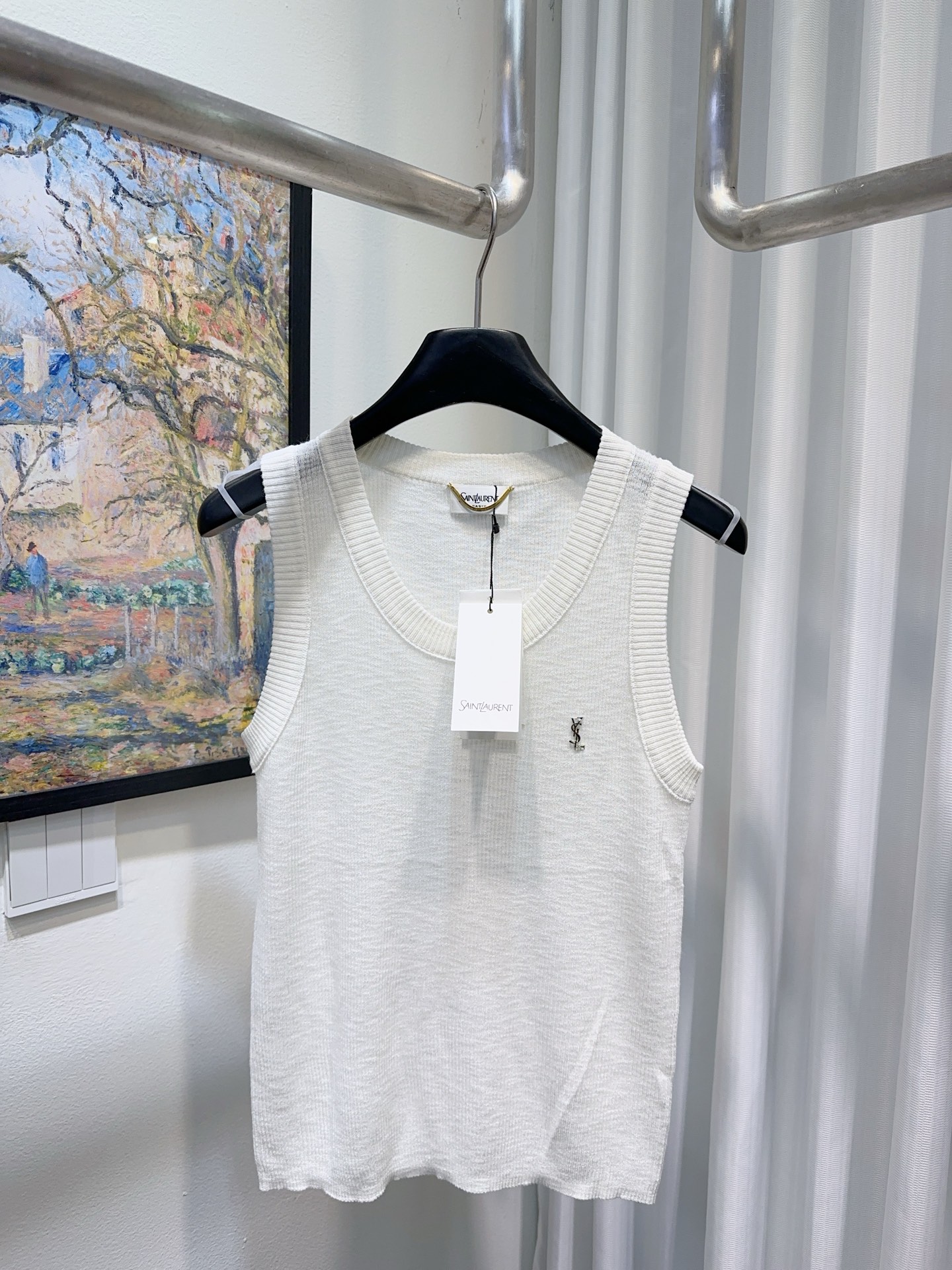 NO:926767,YSL home!  High version!  Sleeveless U-neck knitted vest with metal letter logo on the chest!  Great quality!  All three standards!  White black!  Size S/M/L, shipped from stock!  (M size bust 66, length 55) extra elastic, saint laurent, louis vuitton,19860909Ysl家！高版本！胸口金属字母logo无袖U领针织背心！质量赞！三标全！白色黑色！码数S/M/L,现货发！(M码胸围66衣长55)超大弹力,,saint laurent,louis vuitton,,Women's clothing