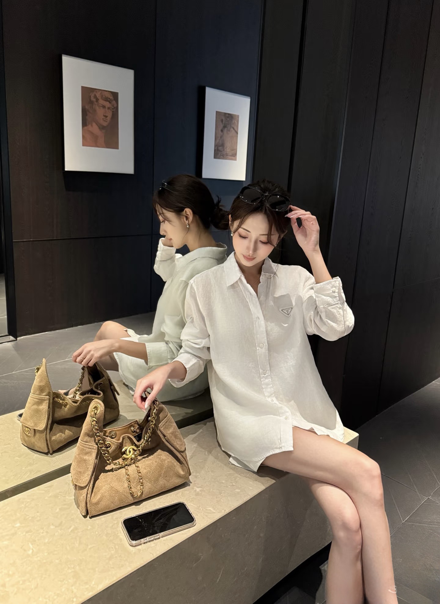 NO:901313,Pra Pujia!  High version!  Customized metal triangle logo badge lapel linen long-sleeved shirt on the chest!  White blue!  Size S/M/L, shipped from stock!  (M size bust 104, length 63-68),,prada,prada,shirts,19860909Pra普家！高版本！胸口定制金属三角标logo徽章翻领亚麻长袖衬衫！白色蓝色！码数S/M/L,现货发！(M码胸围104衣长63-68),,prada,prada,shirts,,Women's clothing