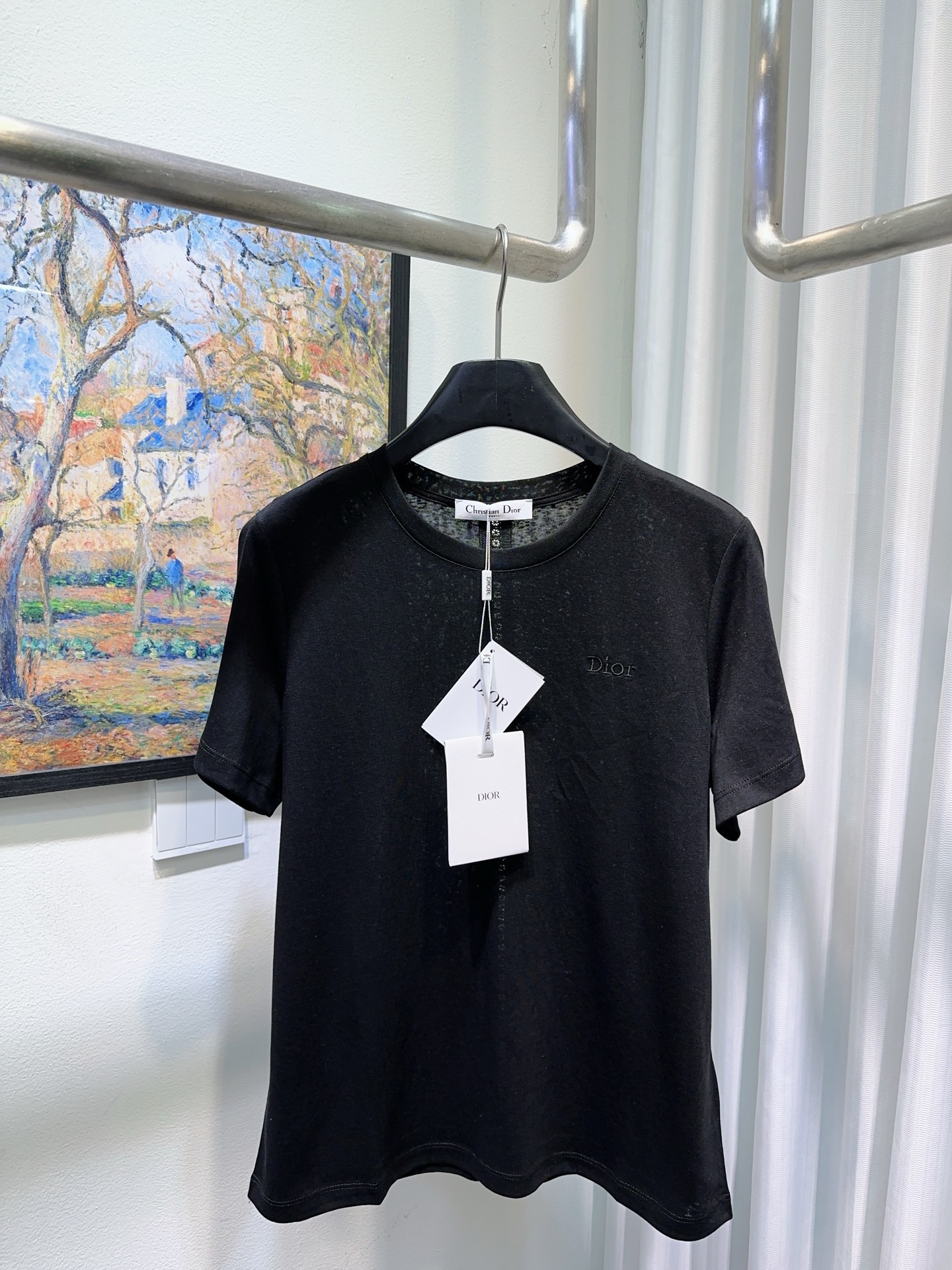 NO:844043,Dio*Dijia!  Counter style!  Round neck short-sleeved T-shirt with embroidered letter logo pattern on the chest and water-soluble hollow stitching on the back!  All three standards are complete!  White black!  Size S/M/L, shipped from stock!  (M size bust 98, length 60),, dior, dior, T-shirt, tees, t-shirt,19860909Dio*迪家！专柜款！胸口刺绣字母logo图案后背水溶镂空拼接圆领短袖T恤！三标齐全！白色黑色！码数S/M/L,现货发！(M码胸围98衣长60),,dior,dior,T-shirt,tees，t-shirt,,Women's clothing