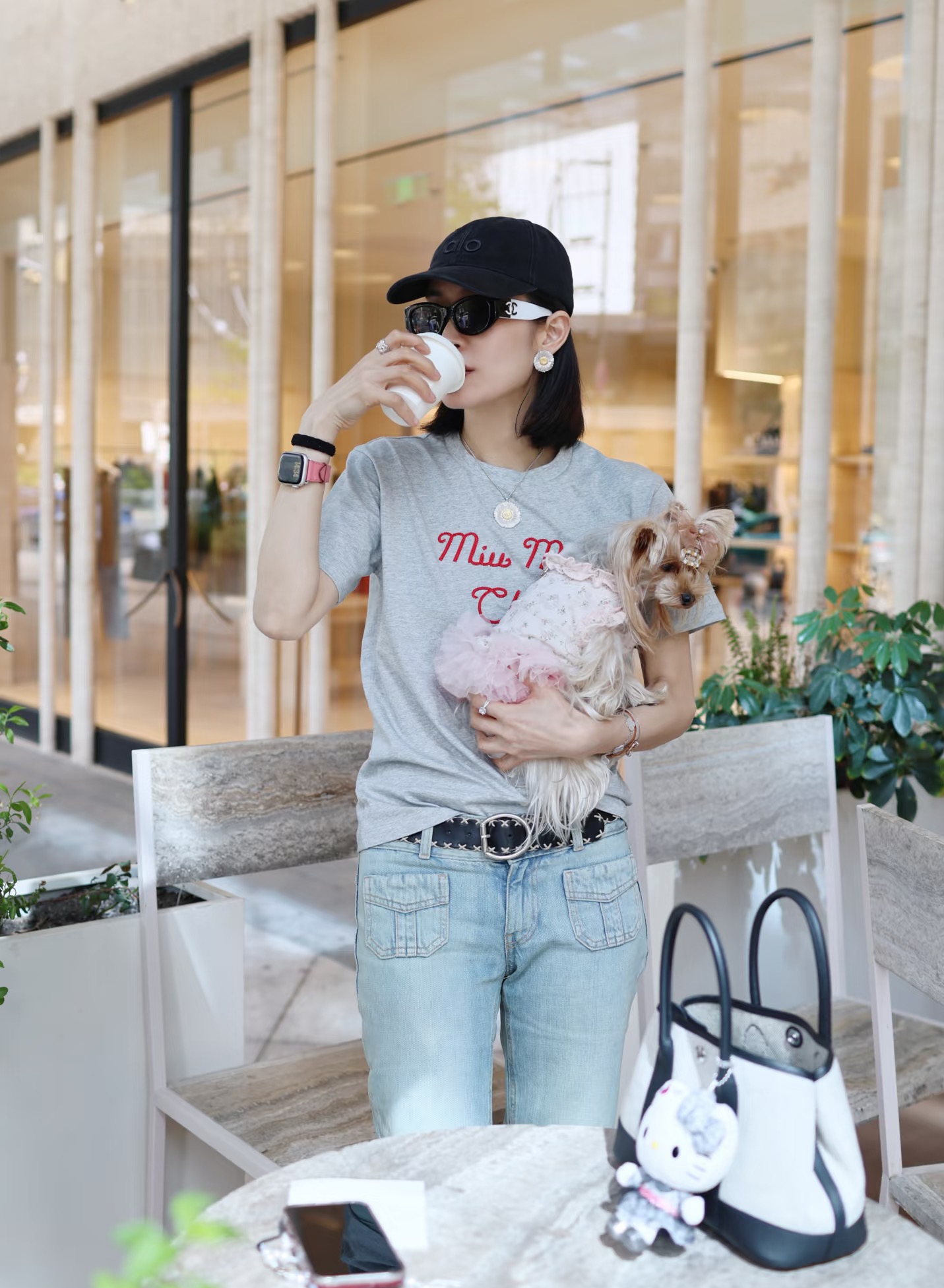 NO:845554,MiuMiaojia!  High version!  Round neck mercerized cotton short-sleeved T-shirt with red letter logo pattern embroidered on the chest!  All three standards are complete!  White gray!  Size S/M/L/XL, shipped from stock!  (L size bust 96, length 60),,miumiu,T-shirt,tees,t-shirt,19860909Miu缪家！高版本！胸前刺绣红色字母logo图案圆领丝光棉短袖T恤！三标齐全！白色灰色！码数S/M/L/XL,现货发！(L码胸围96衣长60),,miumiu,T-shirt,tees，t-shirt,,Women's clothing