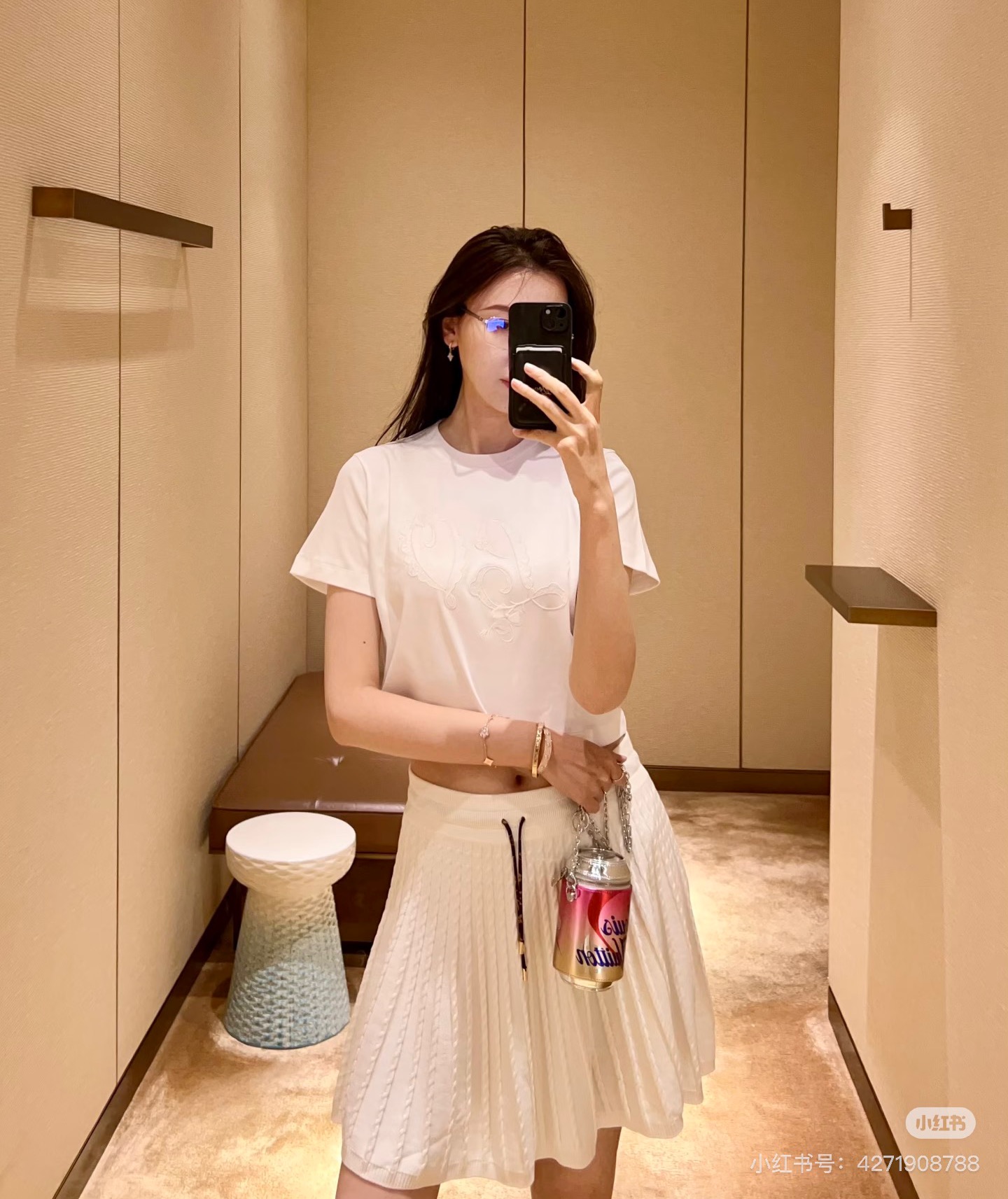 NO:892293,Donkey’s house!  Counter style!  High version!  Knitted A-line mini skirt with presbyopic letter logo on the waist, elastic waist and drawstring!  All three standards are complete!  Size S/M/L, shipped from stock!  (M size waist 62, skirt length 53),,louis vuitton,louis vuitton,louis vuitton,skirts,19860909Lv驴家！专柜款！高版本！腰间老花字母logo松紧腰抽绳针织A字小半裙！三标齐全！码数S/M/L,现货发！(M码腰围62裙长53),,louis vuitton,louis vuitton,louis vuitton,skirts,,Women's clothing