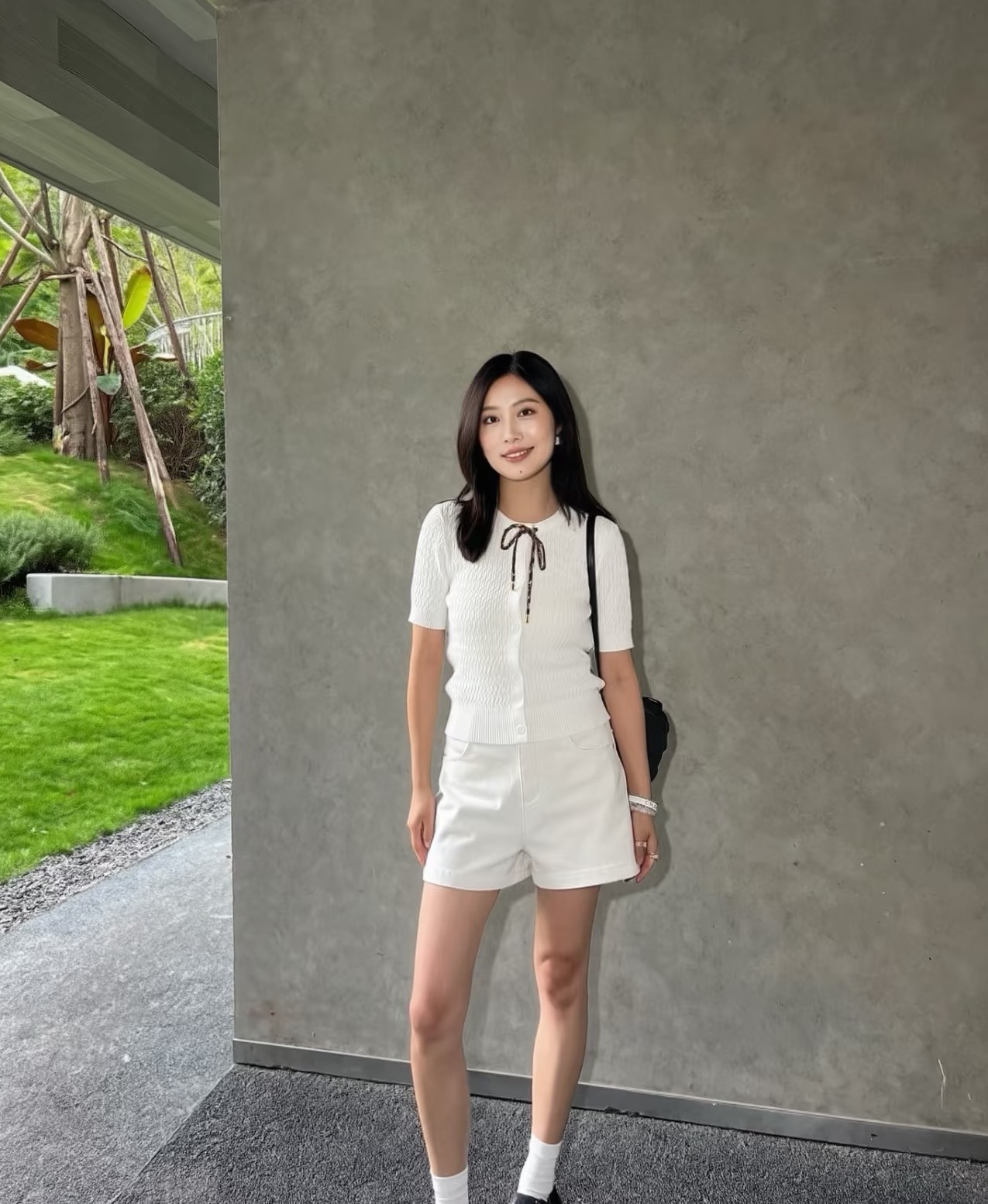 NO:892296,Donkey’s house!  Counter style!  High version!  Customized neckline letter logo presbyopic pattern drawstring round neck short-sleeved cardigan knitted top!  All three standards are complete!  Size S/M/L, shipped from stock!  (M size bust 74, length 52),,louis vuitton,louis vuitton,louis vuitton,T-shirt,19860909Lv驴家！专柜款！高版本！定制领口字母logo老花图案抽绳圆领短袖开衫针织上衣！三标齐全！码数S/M/L,现货发！(M码胸围74衣长52),,louis vuitton,louis vuitton,louis vuitton,T-shirt,,Women's clothing