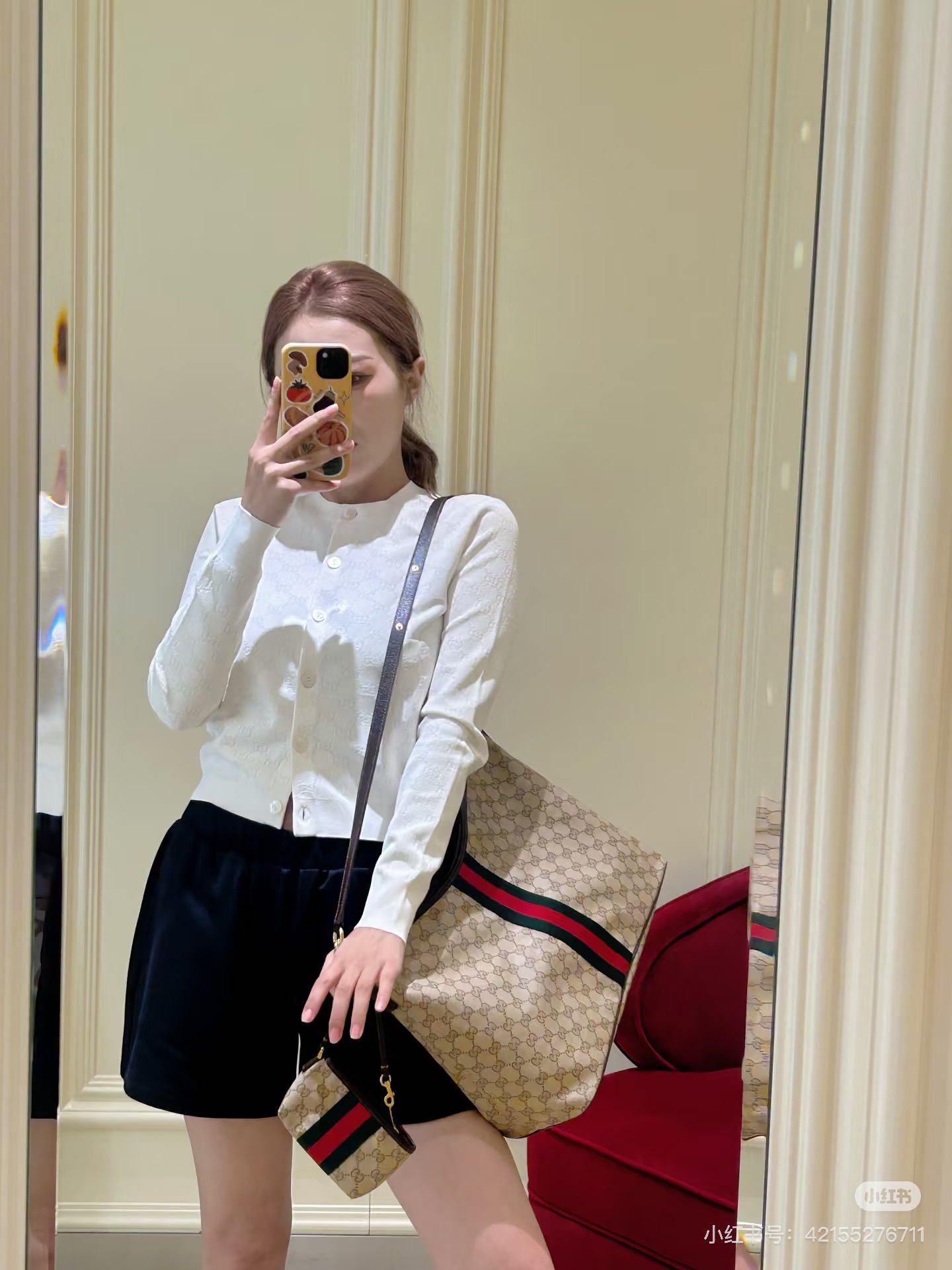 NO:907811,GG’s house!  Counter style!  Customized double G letter buttons all over logo pattern jacquard round neck long sleeve cardigan!  All three standards are complete!  Size S/M/L, shipped from stock!  (M size bust 80, length 51),,gucci,19860909GG家！专柜款！定制双G字母纽扣全身logo图案提花圆领长袖开衫！三标齐全！码数S/M/L,现货发！(M码胸围80衣长51),,gucci,,Women's clothing