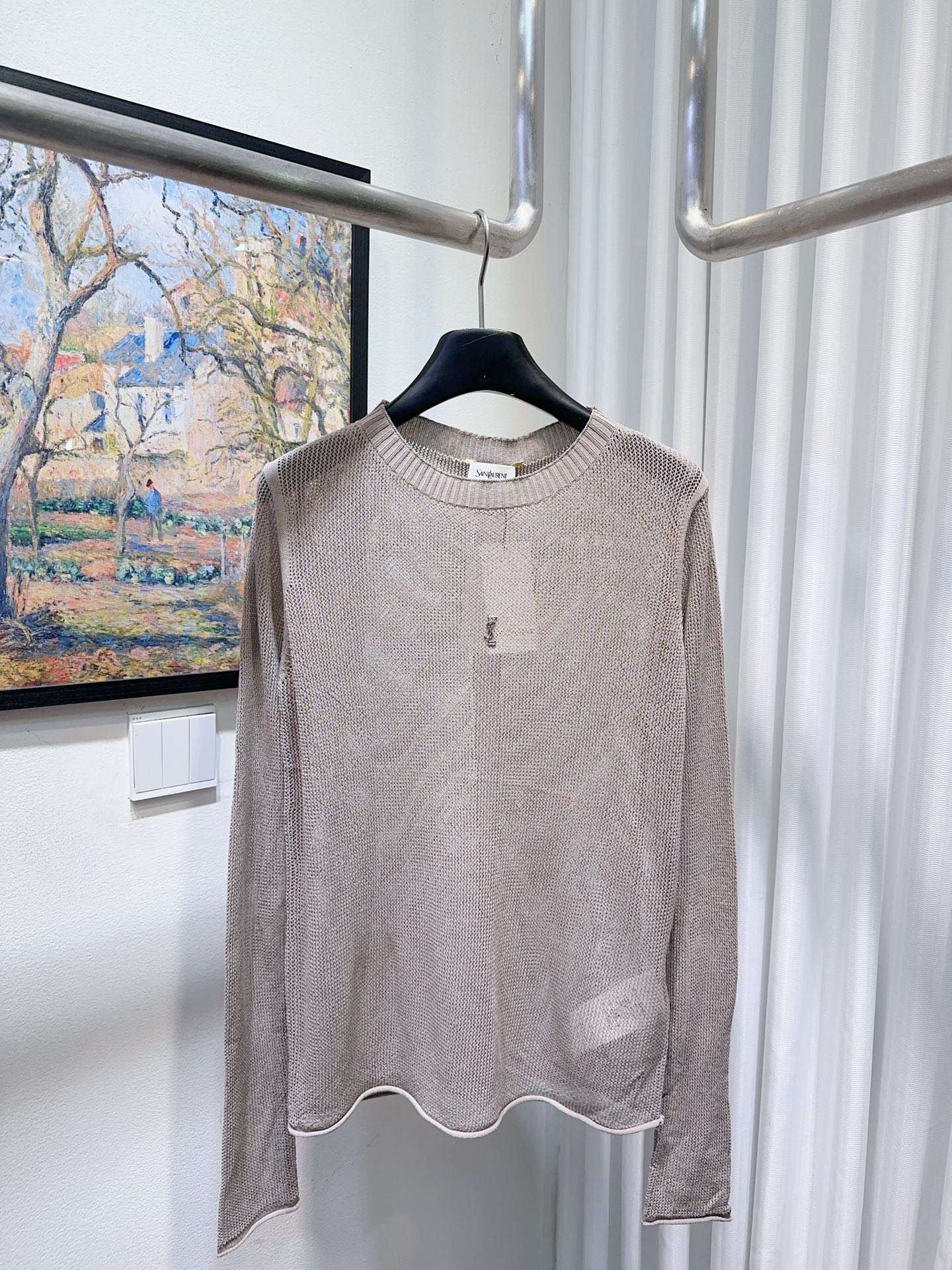 NO:931041,YSL home!  Great quality!  Round neck hollow long-sleeved knitted top with metal letter logo pattern on the chest!  All three standards are complete!  Two colors!  Size S/M/L, shipped from stock!  (M size bust 88, length 61),,saint laurent,louis vuitton,19860909Ysl家！质量赞！胸前金属字母logo图案圆领镂空长袖针织上衣！三标齐全！两色！码数S/M/L,现货发！(M码胸围88衣长61),,saint laurent,louis vuitton,,Women's clothing
