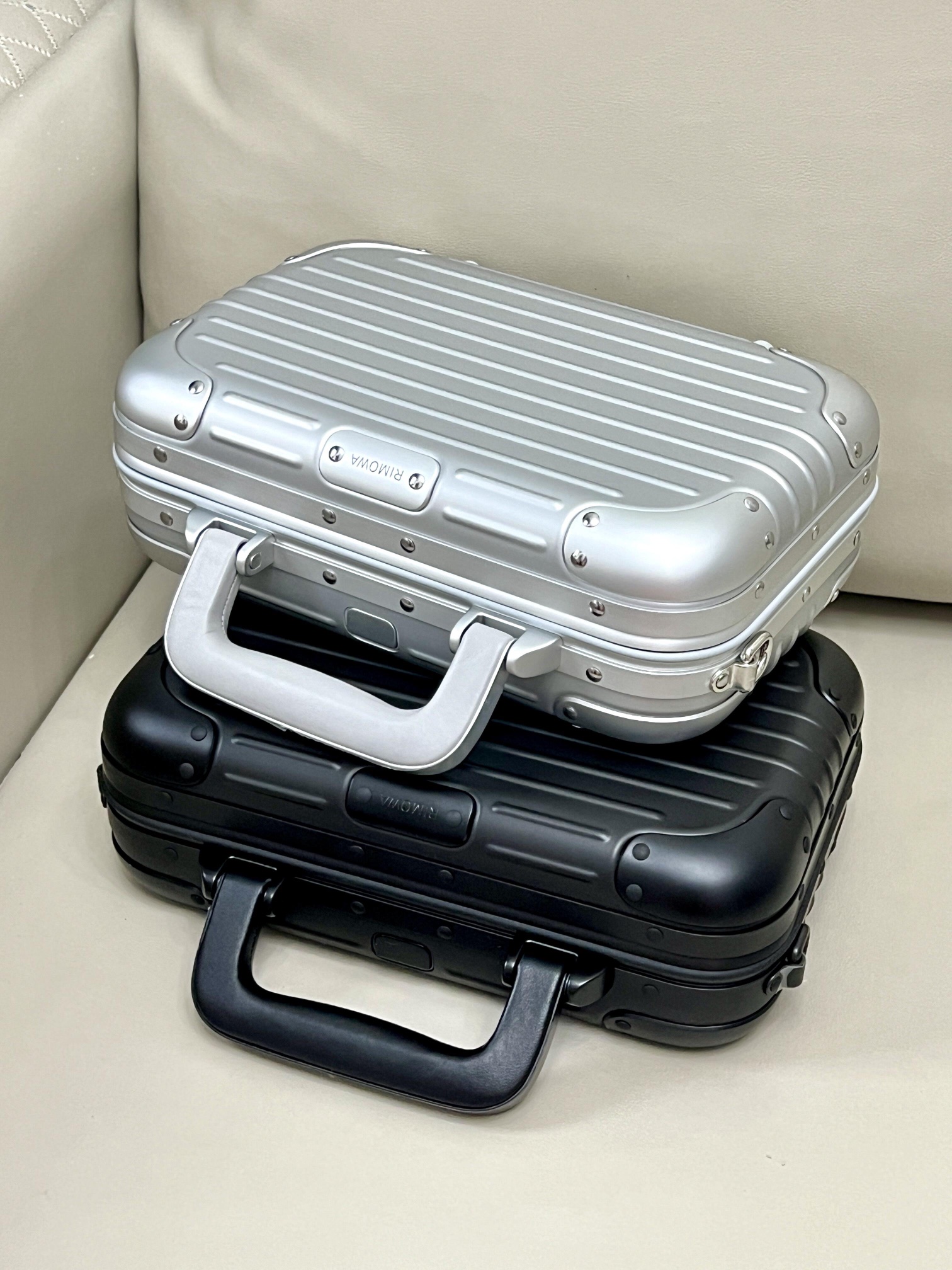 日默瓦rimowa topas piccolo 日默瓦银色手提箱 挎包表箱  非常实用又好看的一款手提箱 2