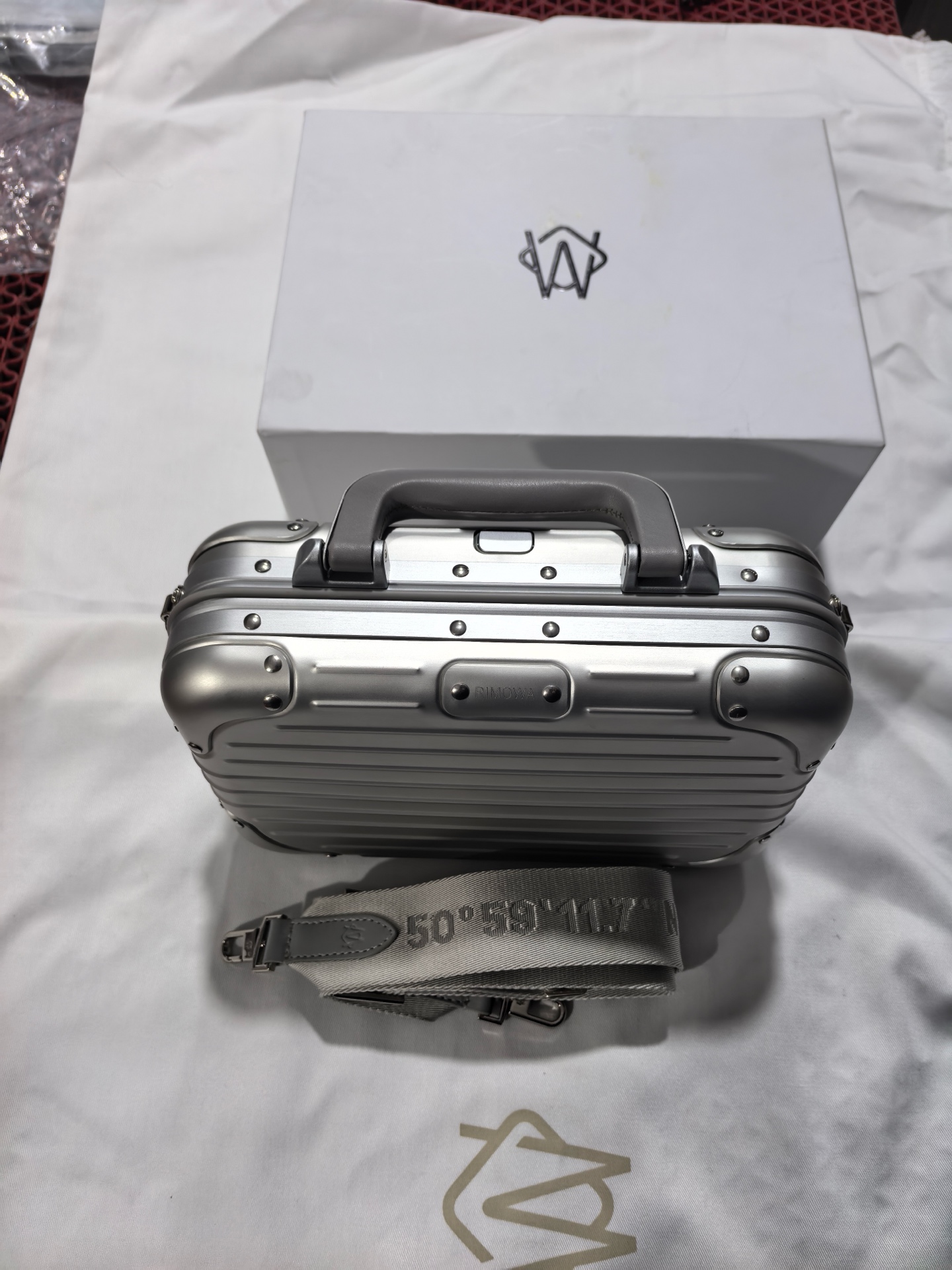 Rimowa Topas Piccolo Rimowa silver suitcase shoulder bag watch box is a - Comprehensive 4