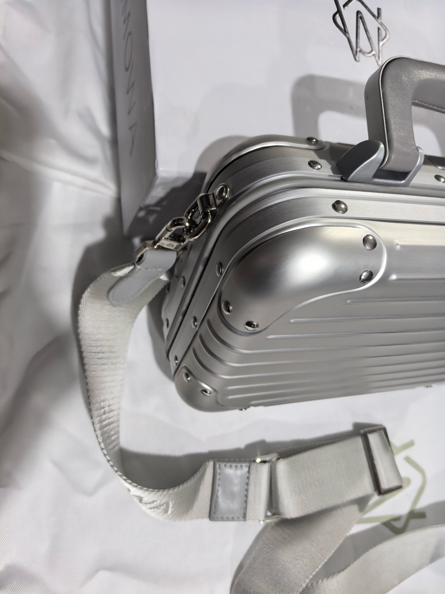 Rimowa Topas Piccolo Rimowa silver suitcase shoulder bag watch box is a - Comprehensive 2