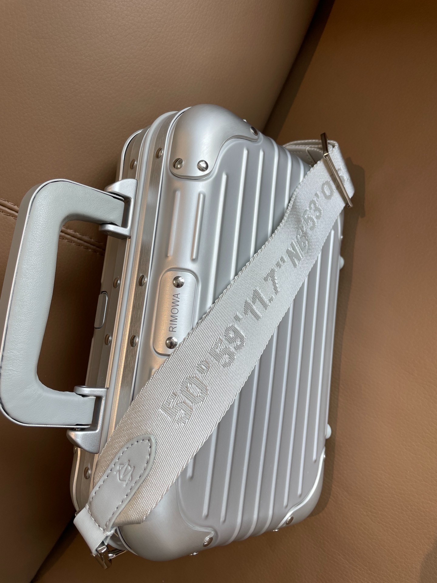 Topas Piccolo RIMOWA crossbody bag makeup case, a very practical and - Comprehensive 3
