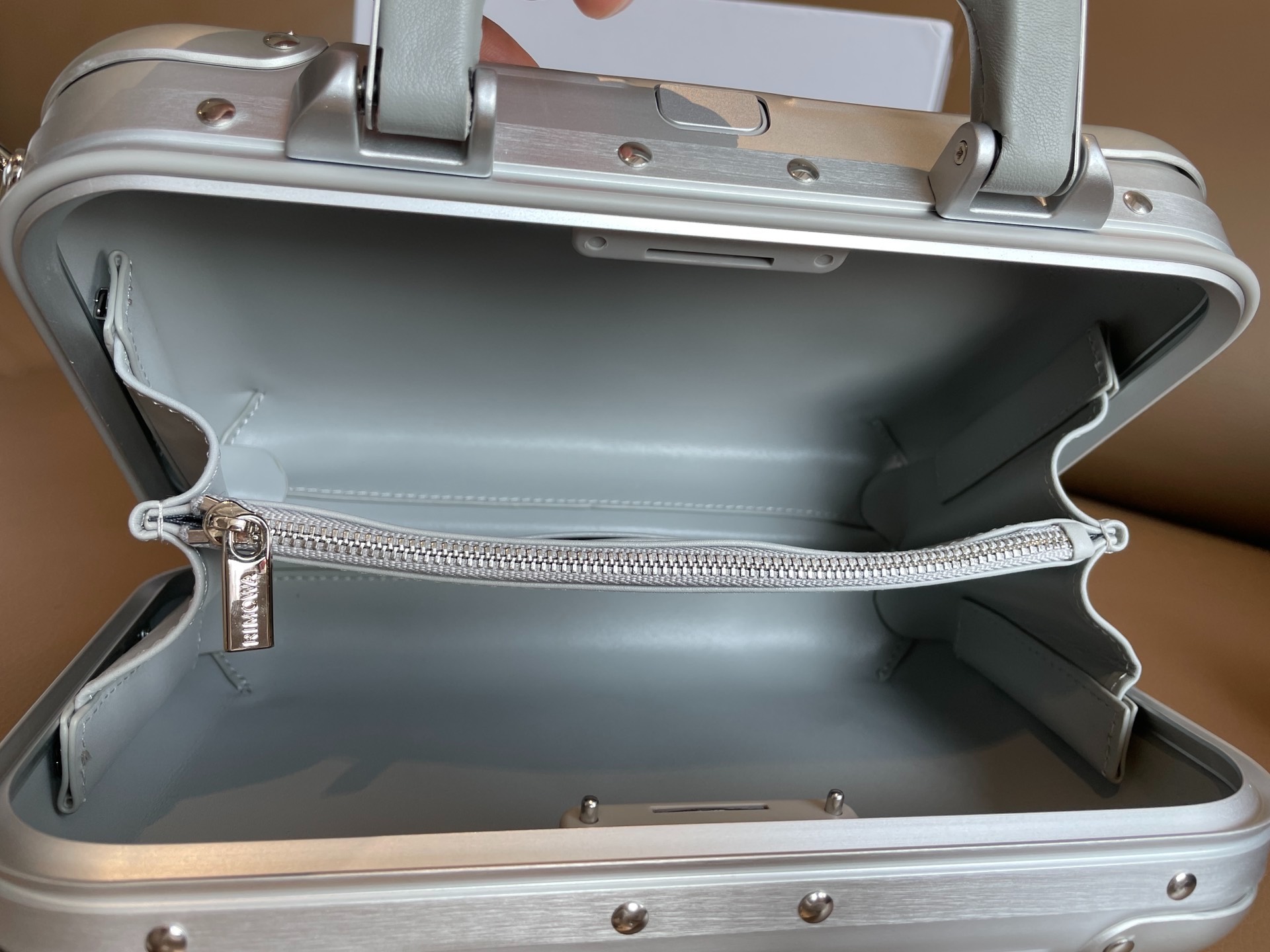 Topas Piccolo RIMOWA crossbody bag makeup case, a very practical and - Comprehensive 7