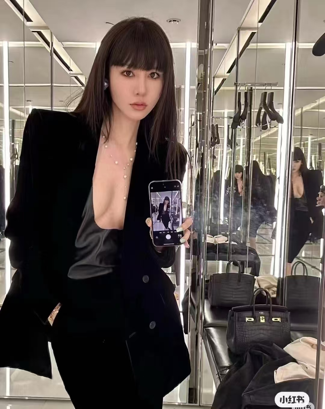 NO:605983,Model number D25111758 Saint Laurent YSL new high-end customized gold velvet fabric, double-row four-button flap pockets slim fit suit jacket with free brooch!  Dark brown, black, (M size shoulder width 40 with shoulder pads, bust 98, sleeve length 59, dress length 72) hair, saint laurent, saint laurent, jackets & coats, business suit, brooch, breastpin, alexander wang19860909款号D25111758 圣罗兰YSL新款 高端定制金丝绒面料、双排四粒扣翻盖口袋修身显瘦西装外套赠送胸针！深咖色、黑色、（M码肩宽40有垫肩,胸围98,袖长59,衣长72）发,,saint laurent,saint laurent,jackets & coats,business suit,brooch，breastpin,alexander wang,Women's clothing