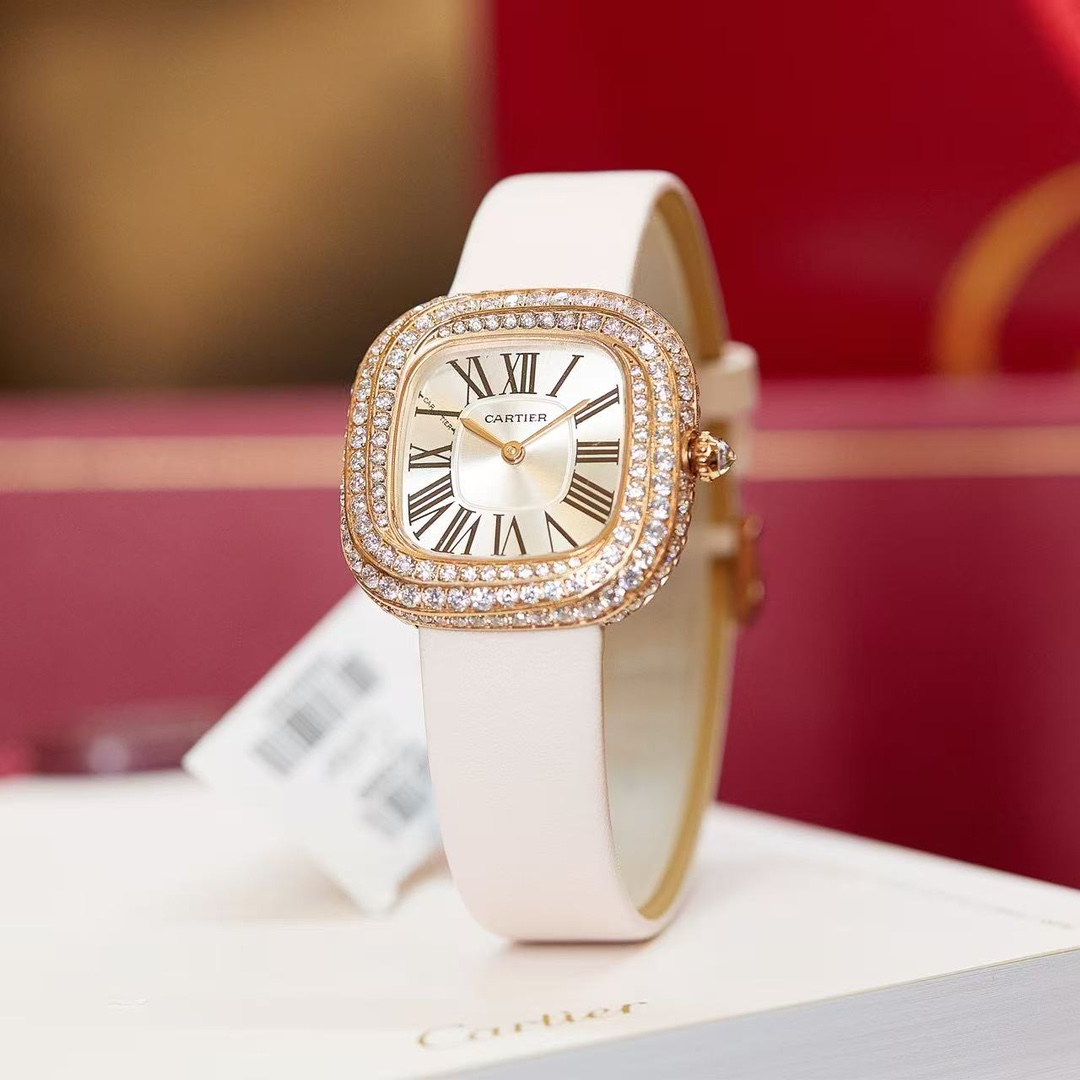 Cartier 卡地亚就是梦本身Coussin de Cartier卡地亚2022年高级珠宝腕表中最受到瞩目的肯定是最新的壳形设计Coussin de Cartier枕形
