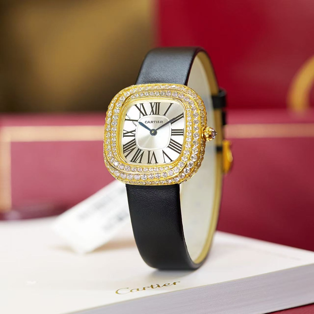 Cartier 卡地亚就是梦本身Coussin de Cartier卡地亚2022年高级珠宝腕表中最受到瞩目的肯定是最新的壳形设计Coussin de Cartier枕形