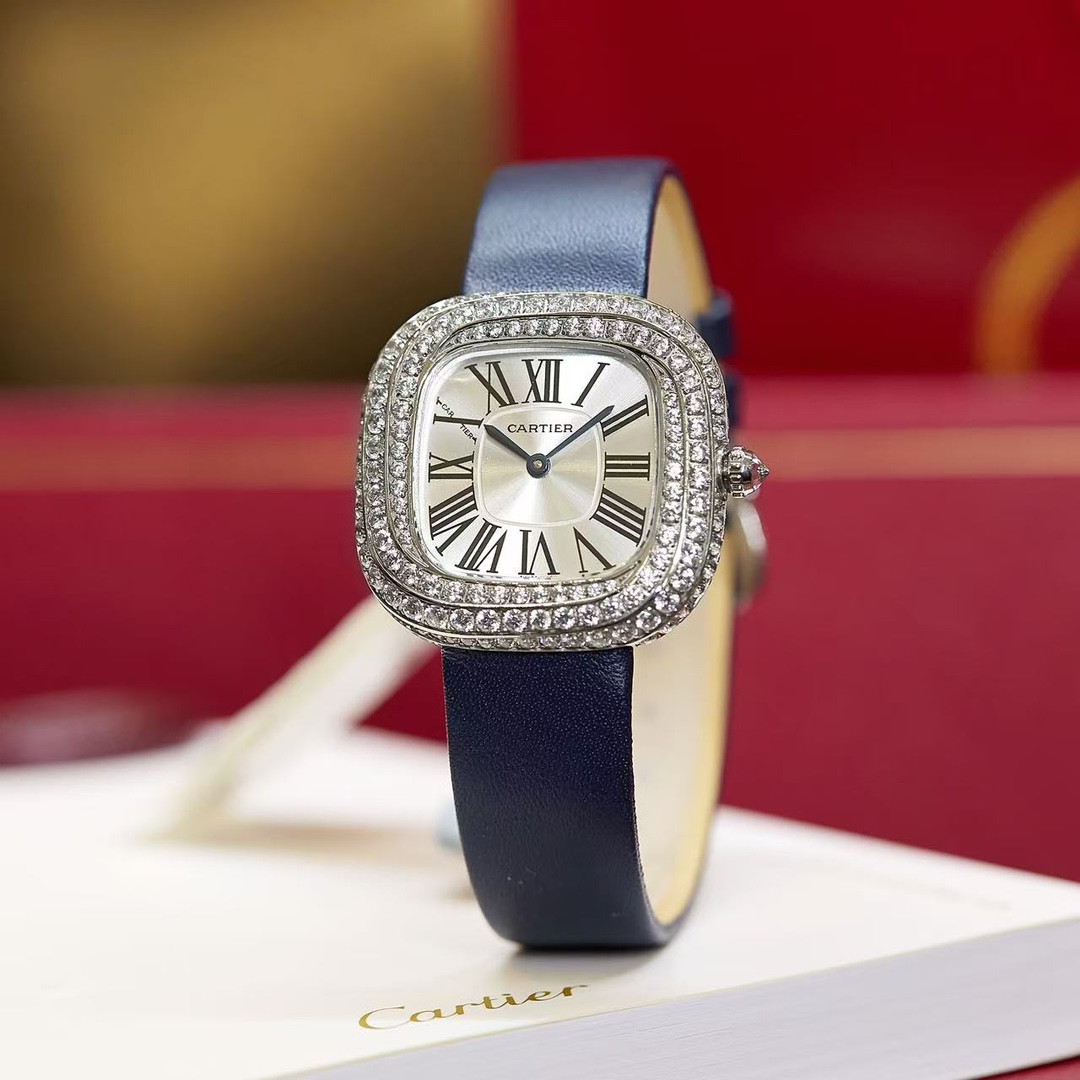 Cartier 卡地亚就是梦本身Coussin de Cartier卡地亚2022年高级珠宝腕表中最受到瞩目的肯定是最新的壳形设计Coussin de Cartier枕形