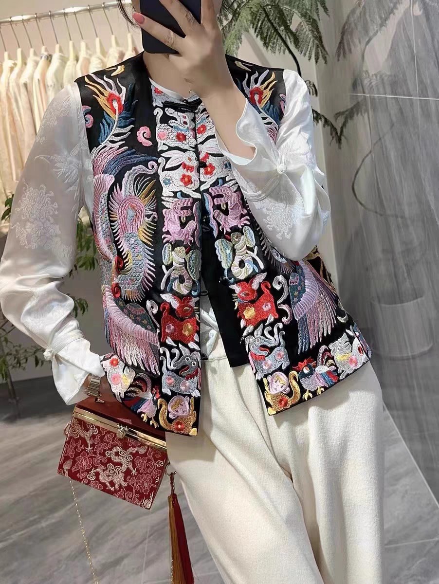 Luxurious DG Suit with High-Quality Embroidery and Guaranteed Shenzhen Quality - 图片 3
