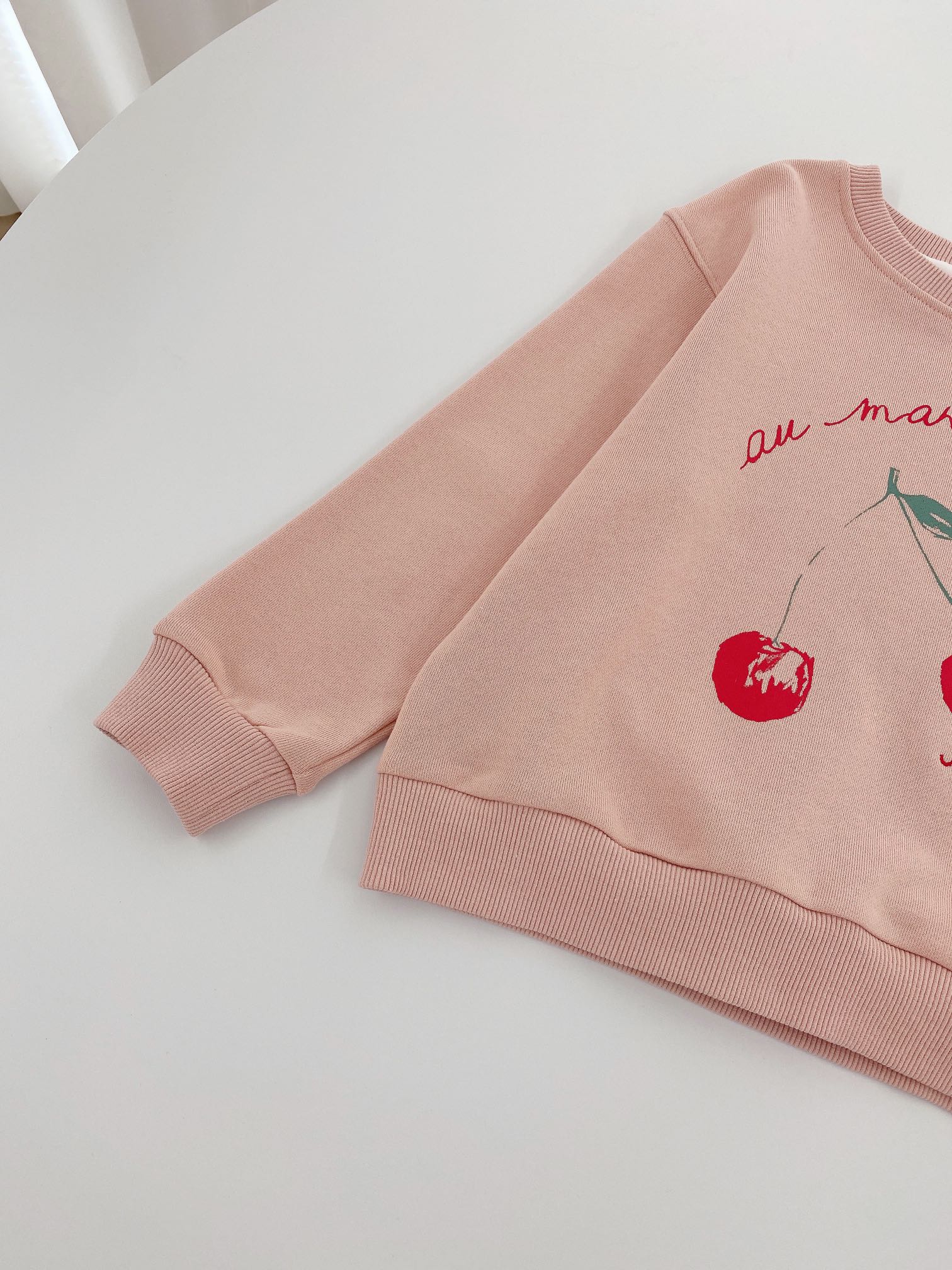 Sweet and Romantic Pink Autumn Baby Closet with Classic Circle Design. - 图片 3