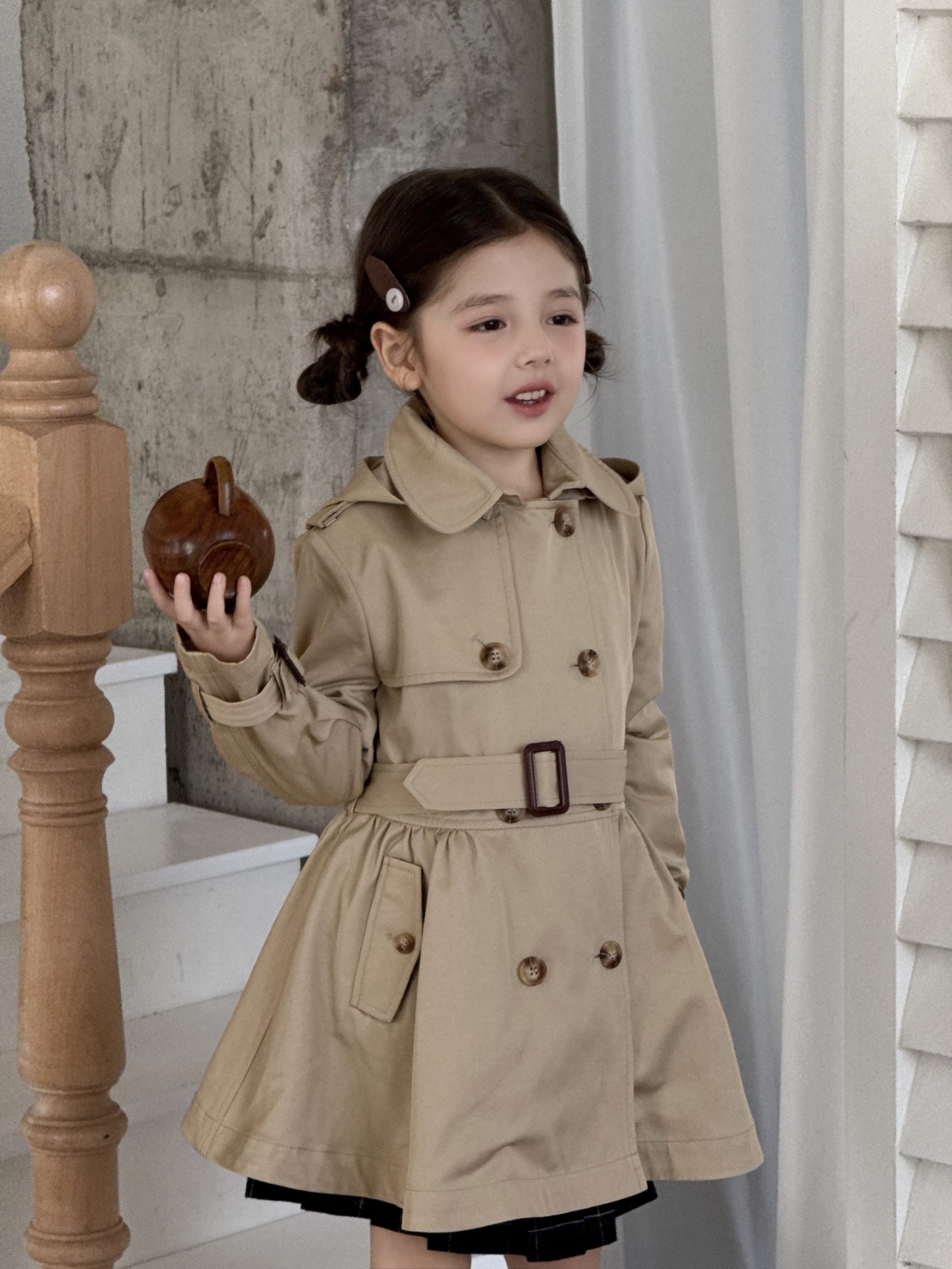 Chubby trench coat for kids, skirt fluttering so cute! Must-have for family outings!