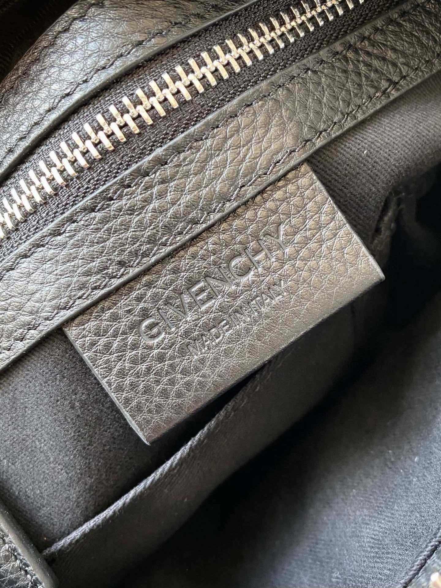 Valentino Luxury Designer Handbag Shoulder Crossbody Bag crafted in 9