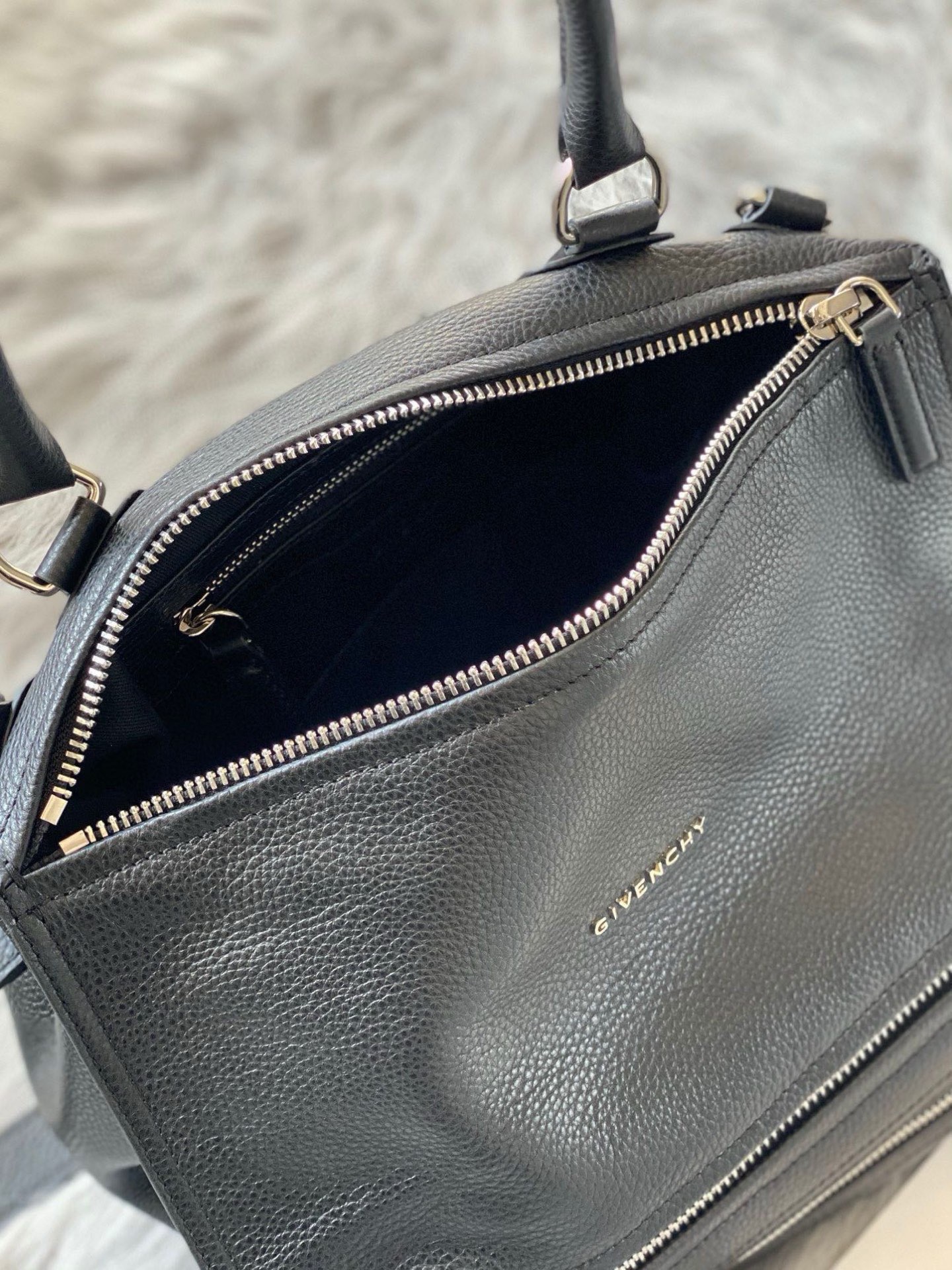 Valentino Luxury Designer Handbag Shoulder Crossbody Bag crafted in 6