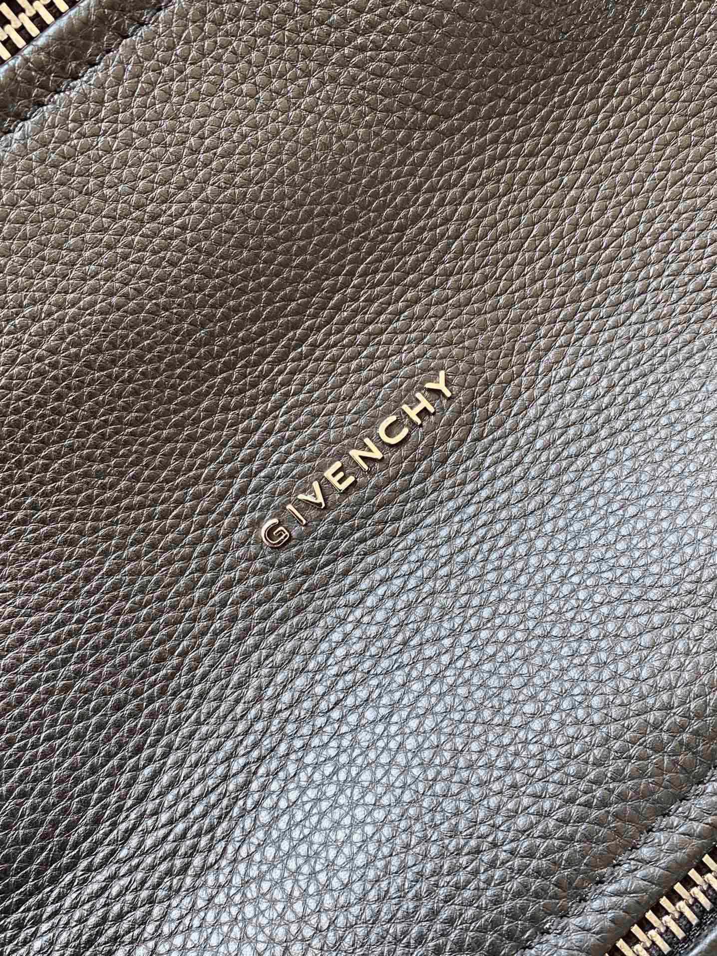 Valentino Luxury Designer Handbag Shoulder Crossbody Bag crafted in 7