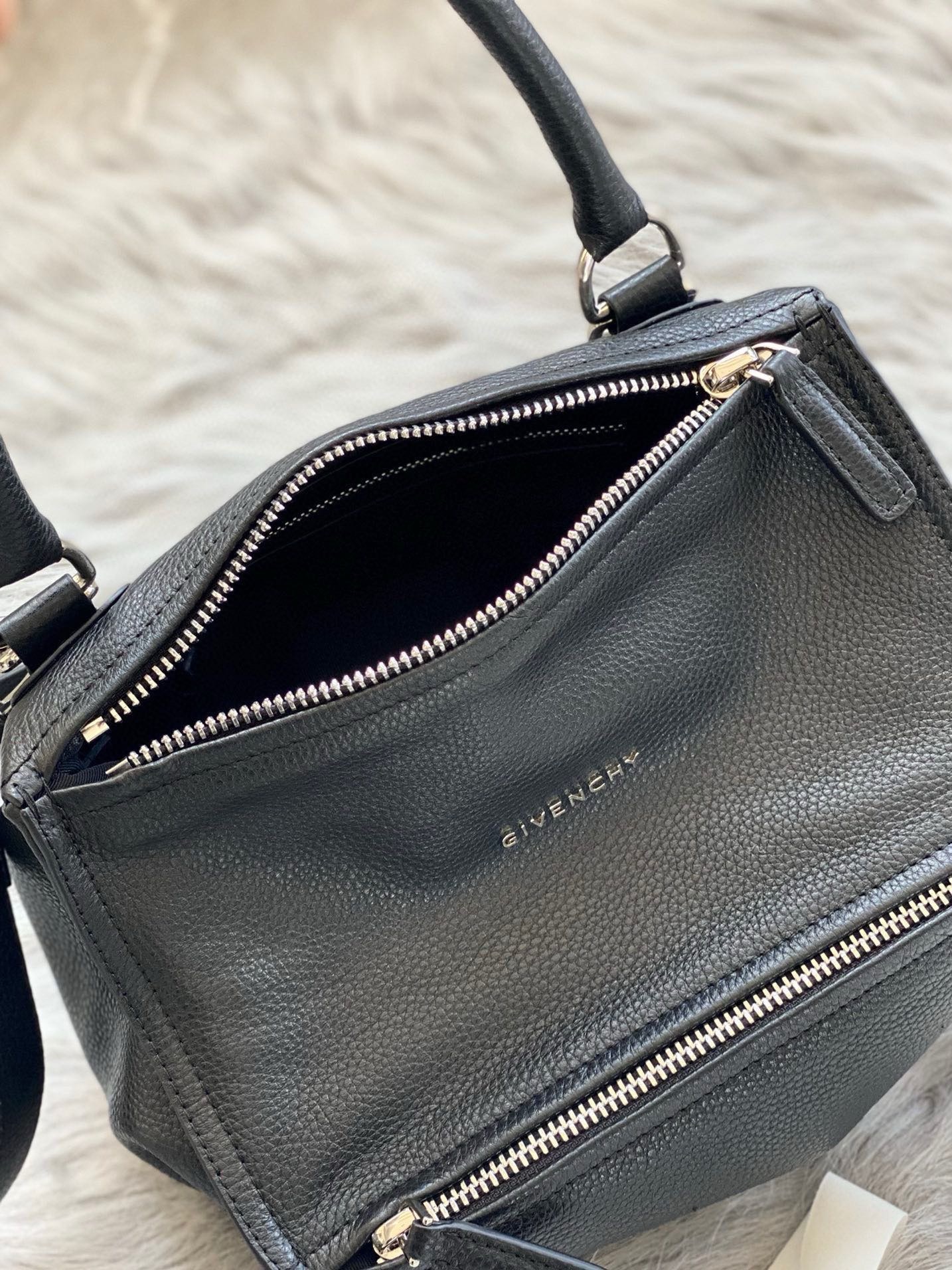 Balenciaga Luxury Designer Handbag Shoulder Crossbody Bag crafted in 7