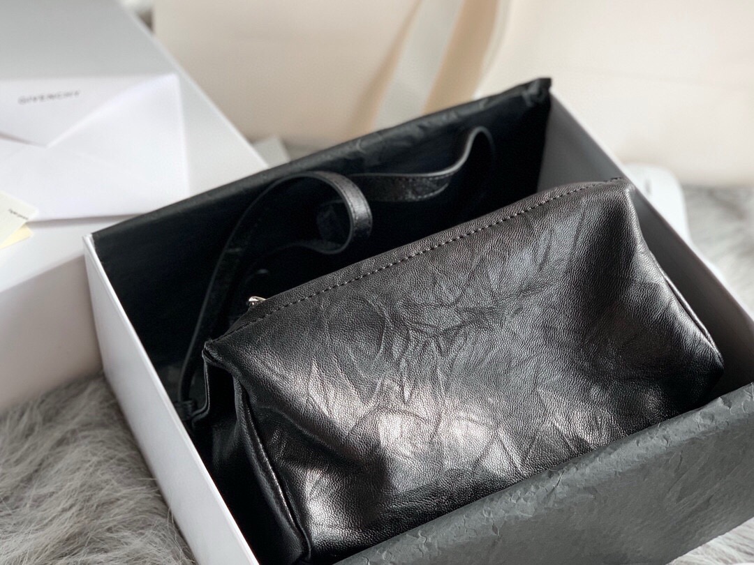 盟可睐 Moncler 高定典藏经典高奢皮具手袋托特包斜挎包女包 #67D00726 4