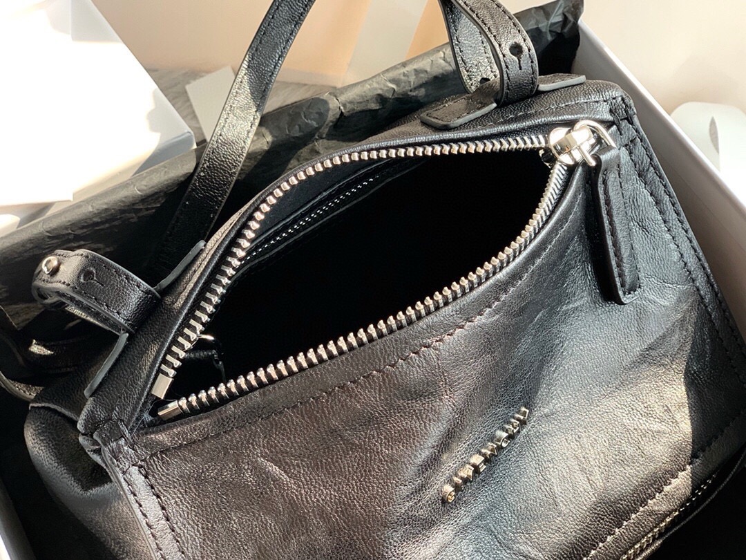 盟可睐 Moncler 高定典藏经典高奢皮具手袋托特包斜挎包女包 #67D00726 8