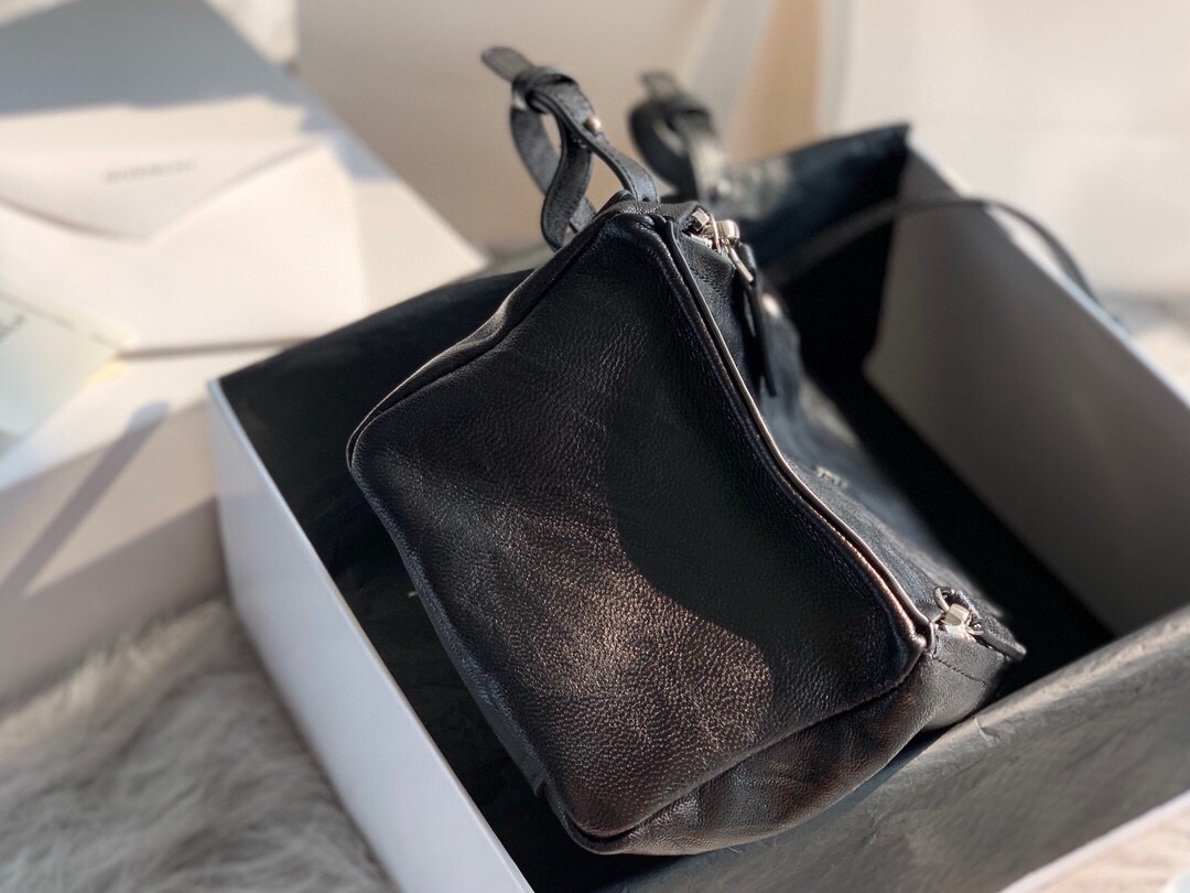 盟可睐 Moncler 高定典藏经典高奢皮具手袋托特包斜挎包女包 #67D00726 3