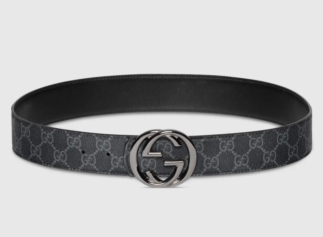 Gucci 这款男士腰带亮眼吸睛，是2026早春系列之一。腰带扣设有一个销钉，可轻松翻转互扣式双G造型配