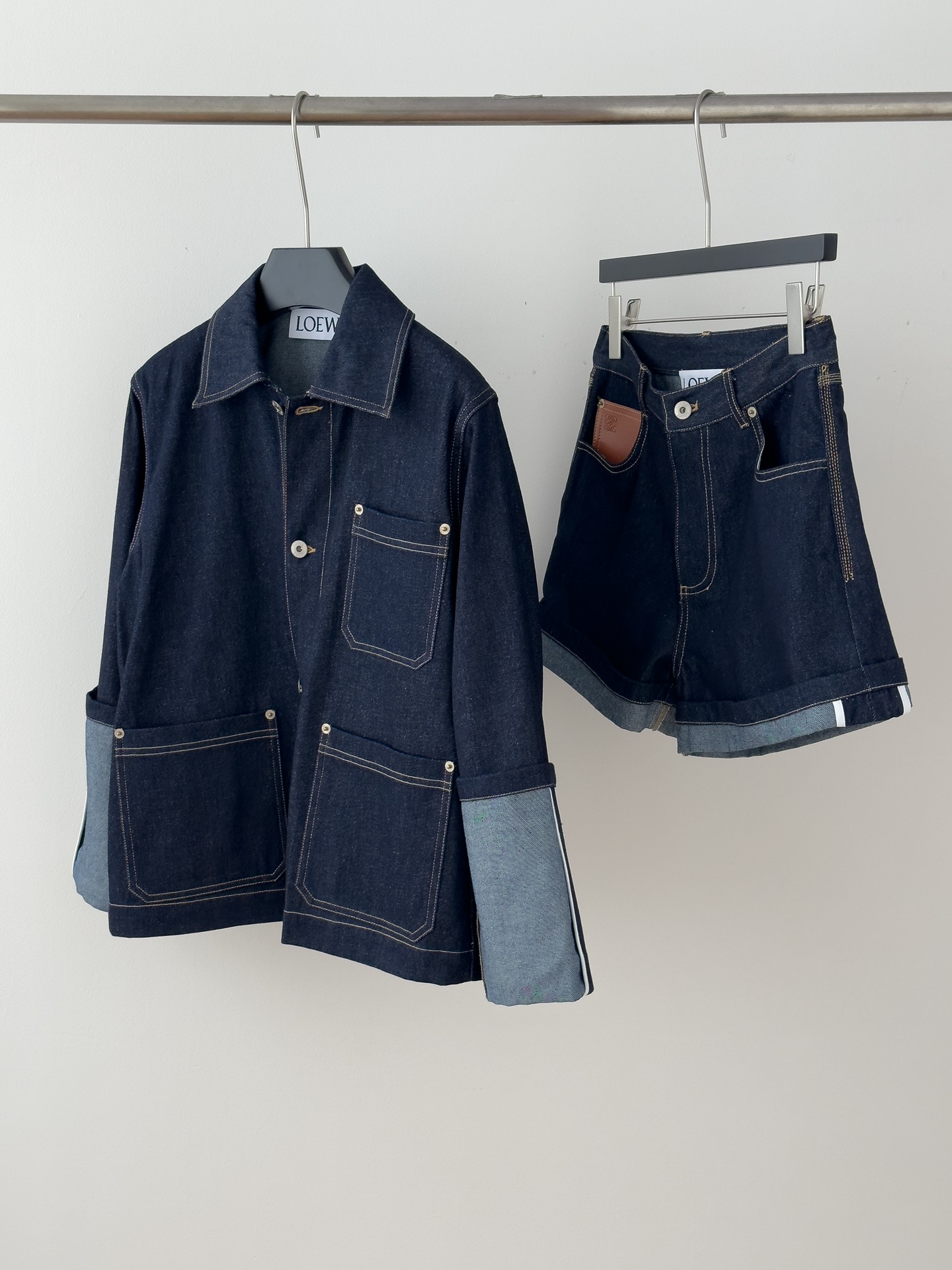 “Classic Cowboy Apparel: Coats, Shorts, and Dress Packs by Loewe” - 图片 1