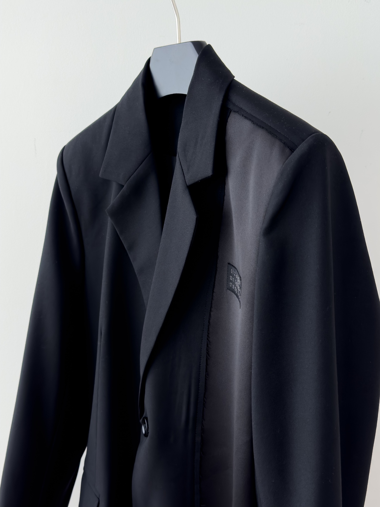 Maison Margiela Women’s Suit: Original Hard-Core Design with Wool Collage, Perfect for Autumn - 图片 2