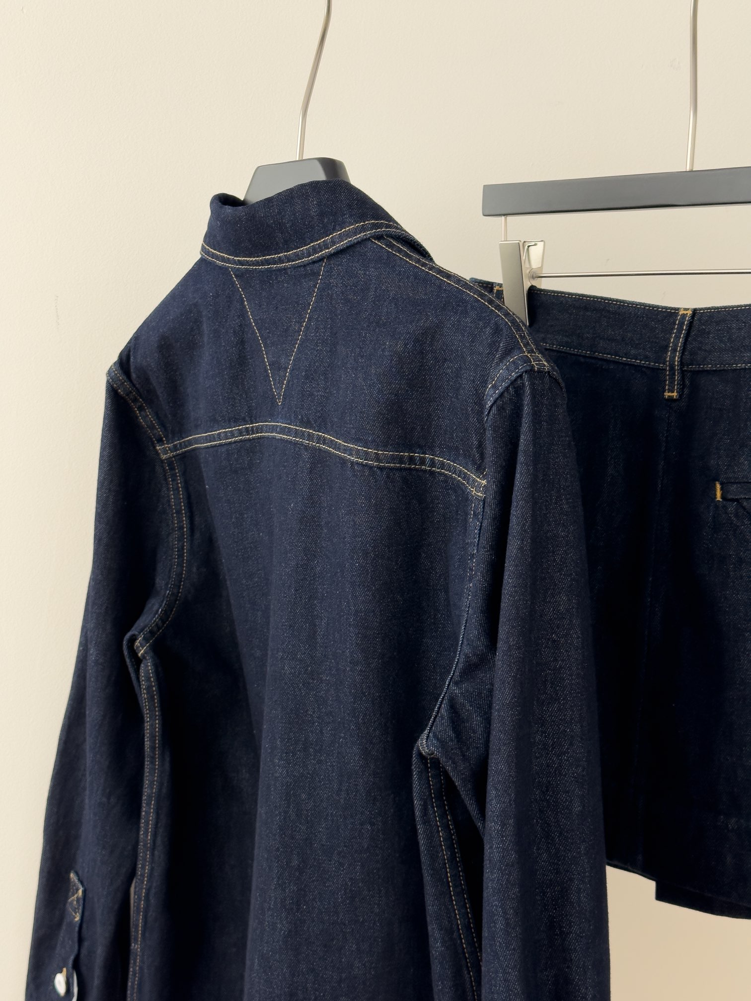 Blue Cowboy Coat with Unique Design and Quality Materials, Sizes SMLXL, Female-Friendly Fit - 图片 7