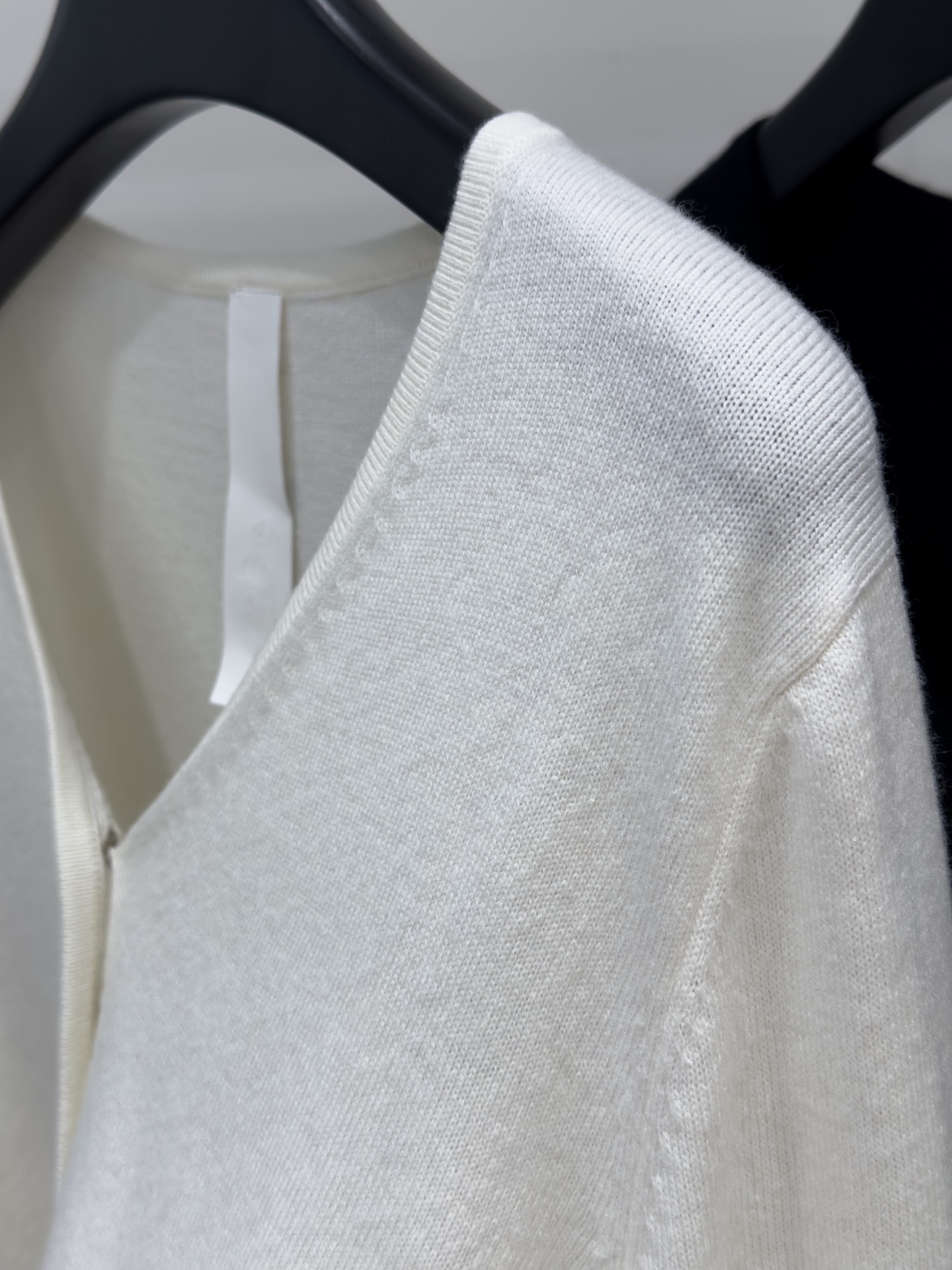 Crocodile Cross V-Drive Suit Review: Durable Wool, Elegant Design, Perfect Fit. - 图片 4