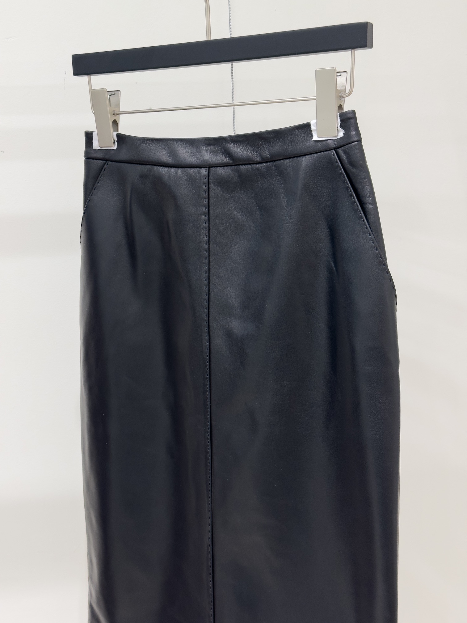 Luxurious Saint Laurent Lamb-Skin Half Skirt, Single-Handed Female Suit, Size 36-38-40 - 图片 2