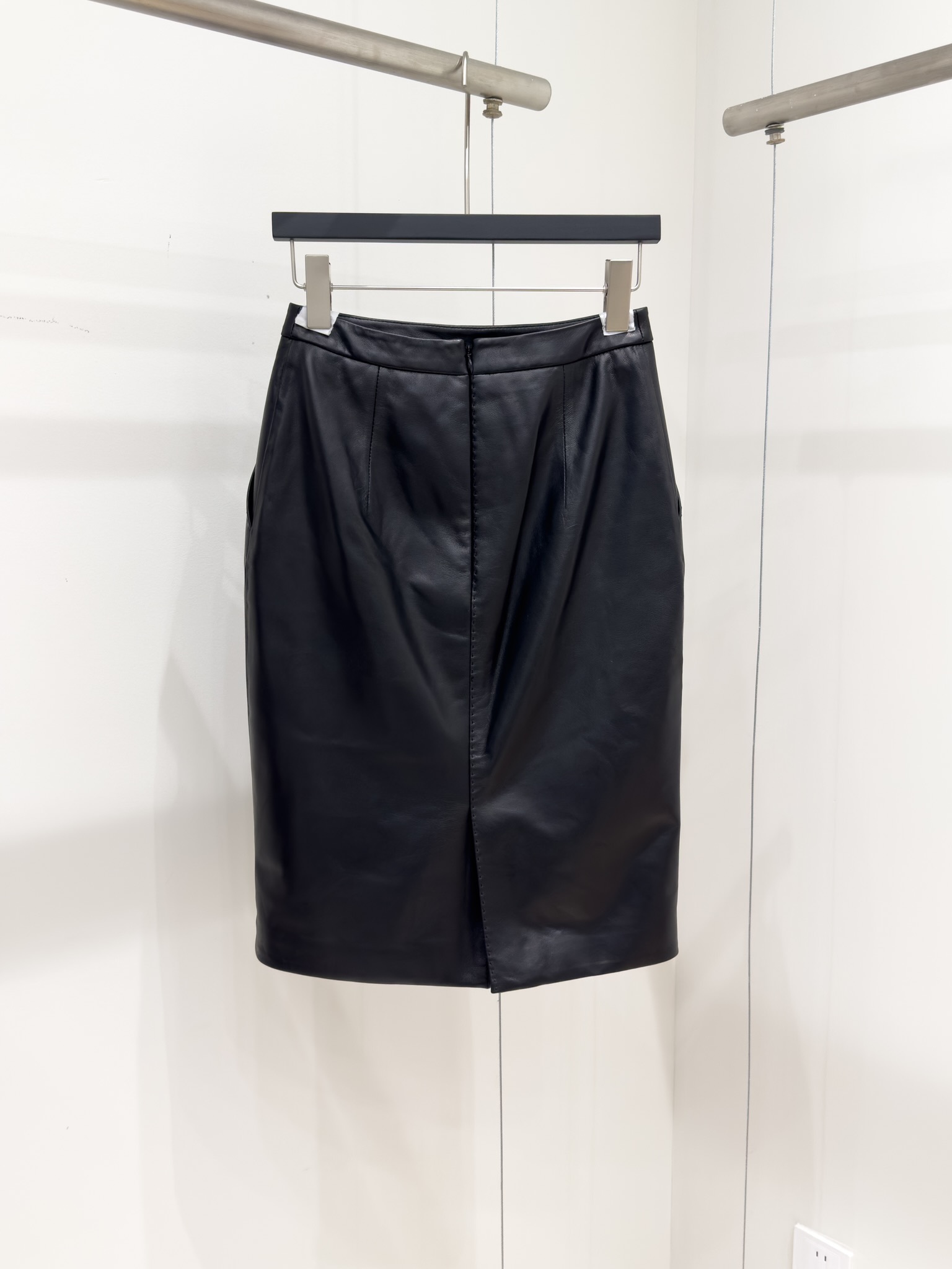 Luxurious Saint Laurent Lamb-Skin Half Skirt, Single-Handed Female Suit, Size 36-38-40 - 图片 4