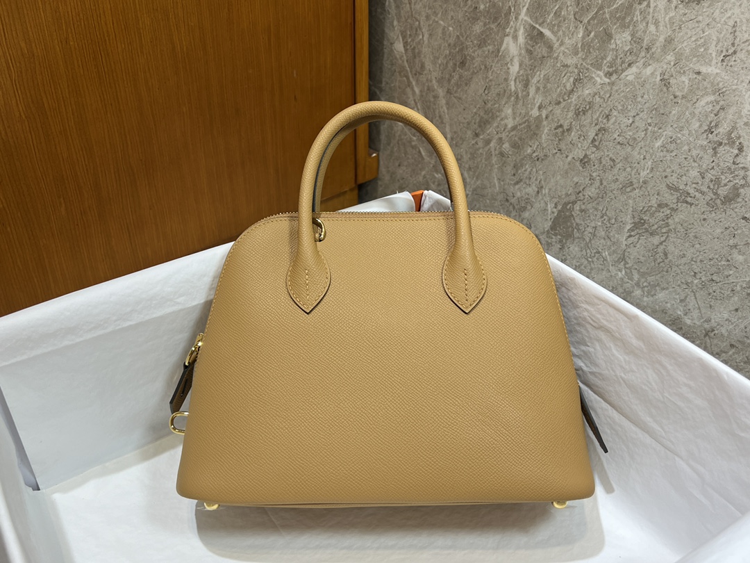 Bolide25 bolso de bolos en piel Epsom, color té con leche, cierre dorado, minimalista y discreto, tamaño dorado de 25cm…