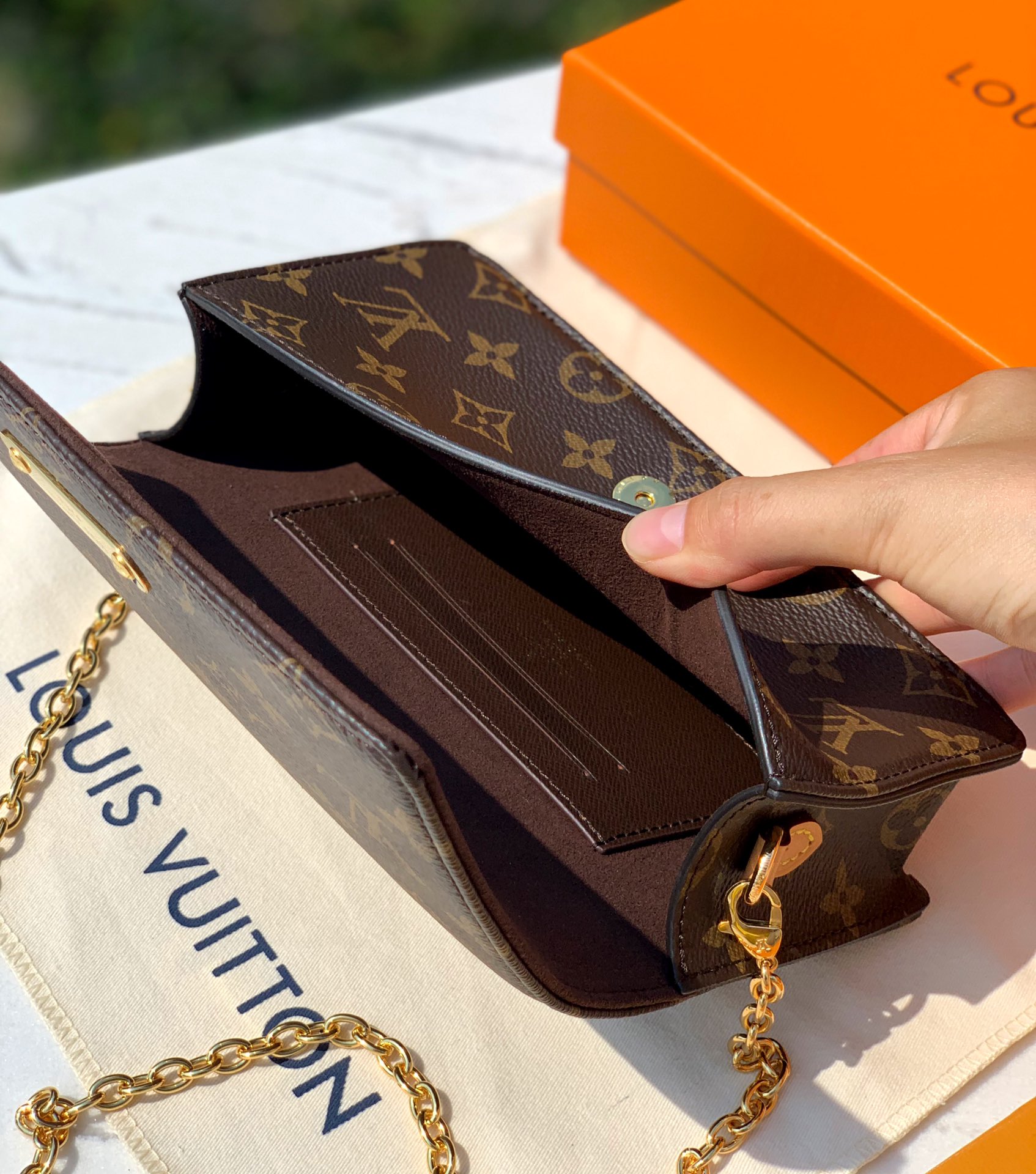 🌼 m82509尺寸20.5×10×3.5cmLv 新款Lily woc老花链条包M82509，又一爆款