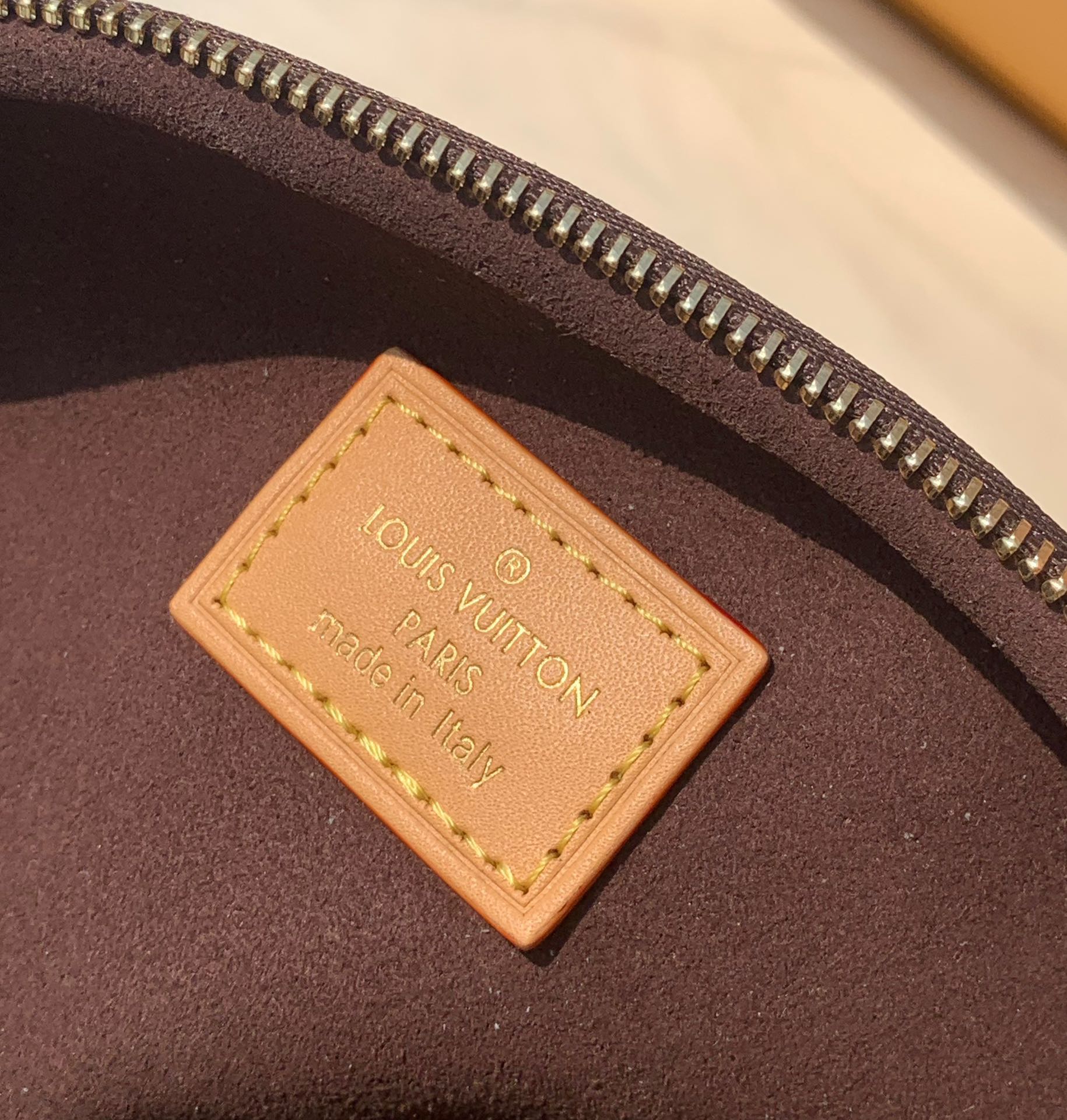 🌼 m82335尺寸17×9.5×12cm贸易公司渠道订单，每当LV官网上新款时更是可以瞬间夺取众人目光