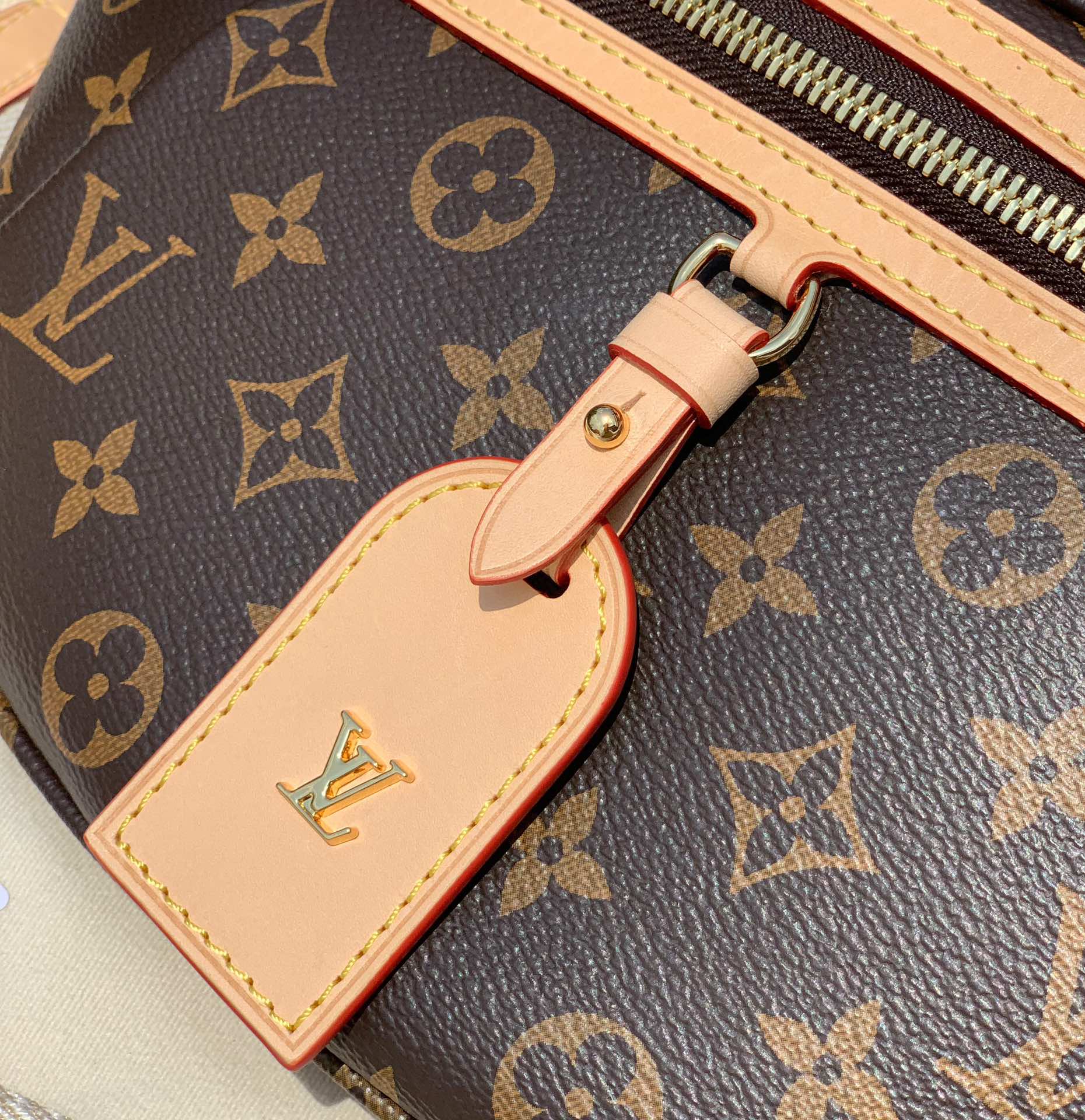 非市场普通货 进口皮料半钢五金 m46784 尺寸 38×16×8cmLV High Rise新款腰包，