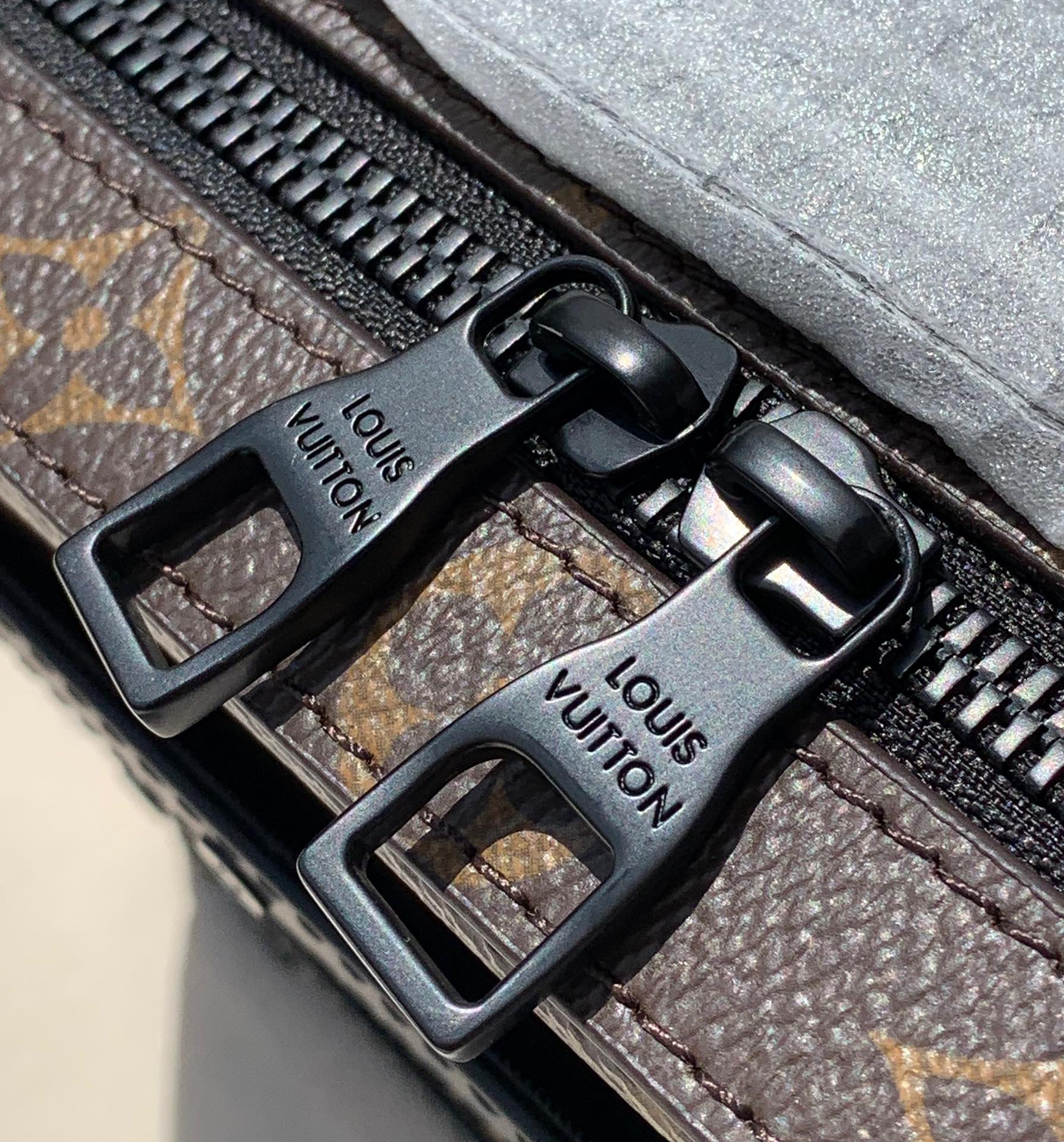 🌼 m45935尺寸21.5×15×7CM LV M45935 Handle Soft Trunk男士盒