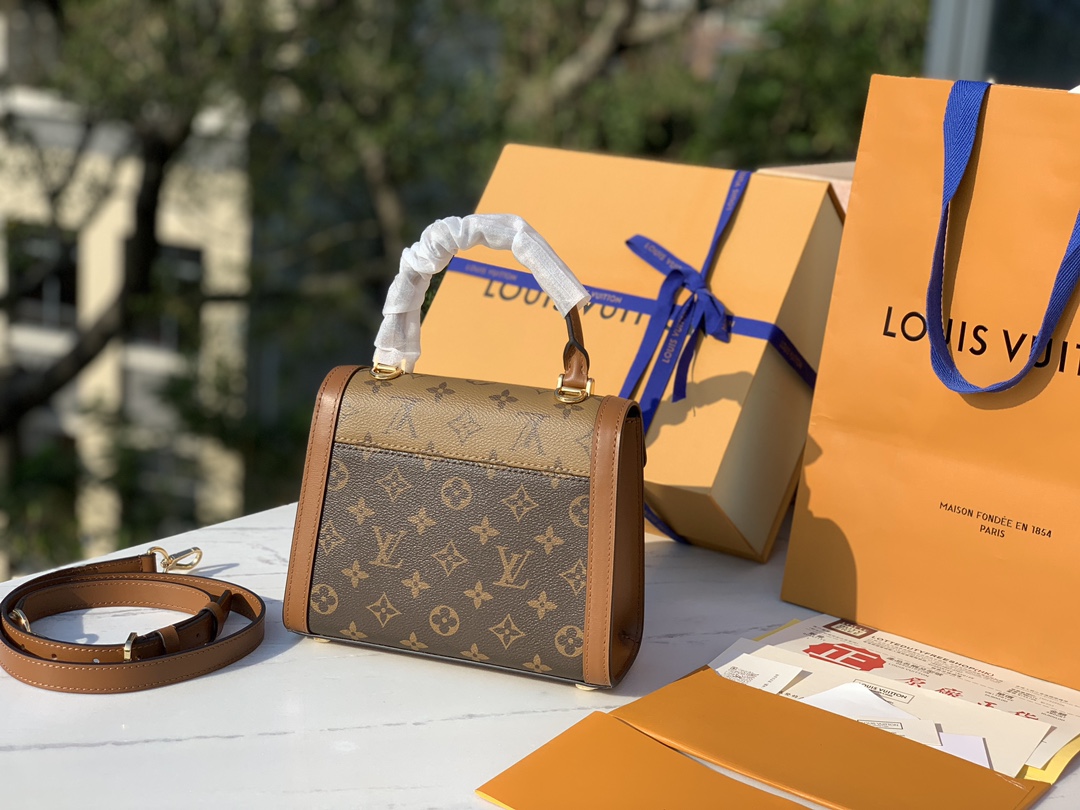 🌼 m46751尺寸：21×16.5×10cm2023年新品走秀款带手柄达芙妮邮差包，Dauphine 