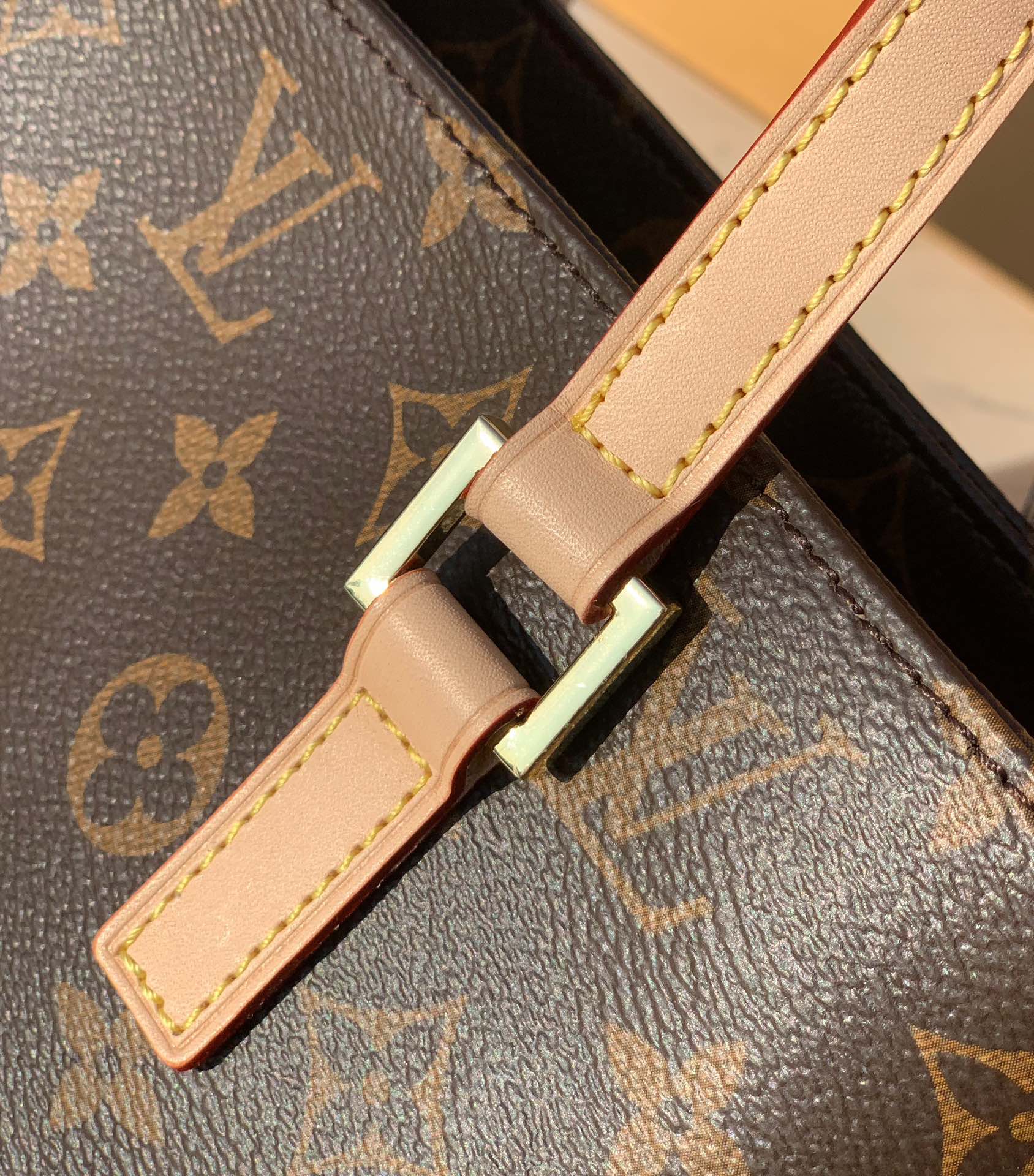 非市场普通货 进口皮料半钢五金 m51172尺寸：23x21x8cmLV M51172薇薇安中古包小号出