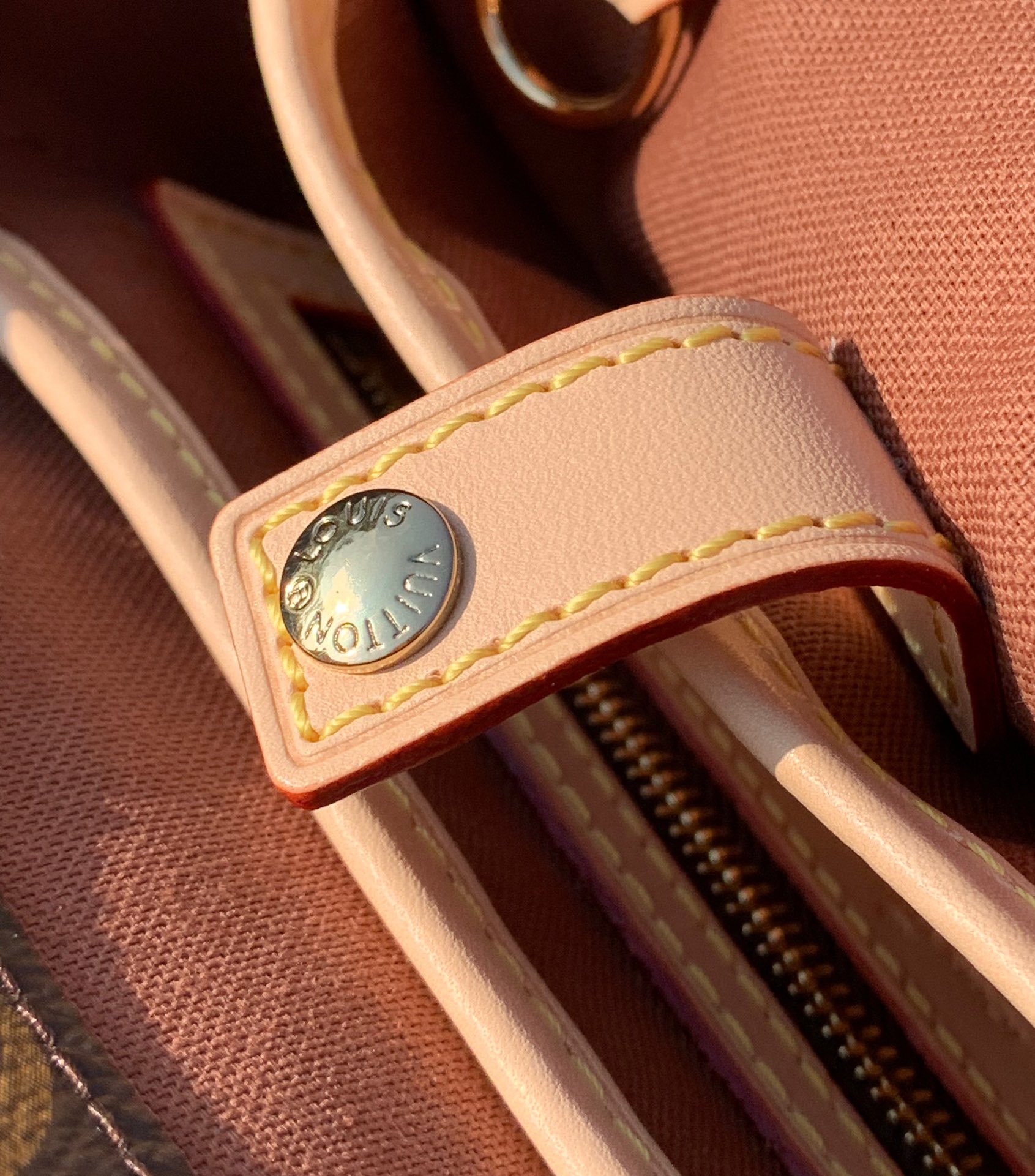 非市场普通货 进口皮料半钢五金 m51172尺寸：23x21x8cmLV M51172薇薇安中古包小号出