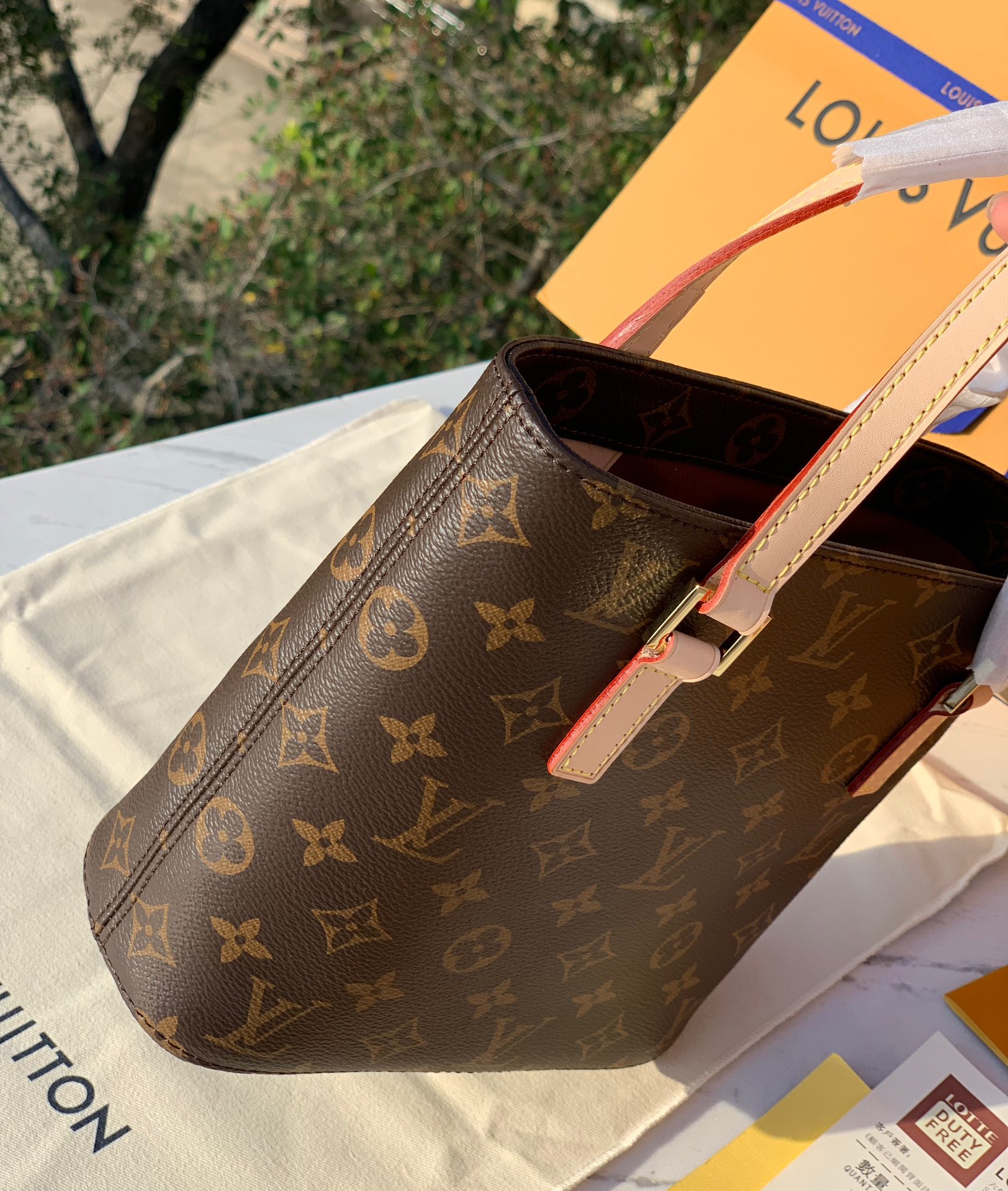 非市场普通货 进口皮料半钢五金 m51172尺寸：23x21x8cmLV M51172薇薇安中古包小号出